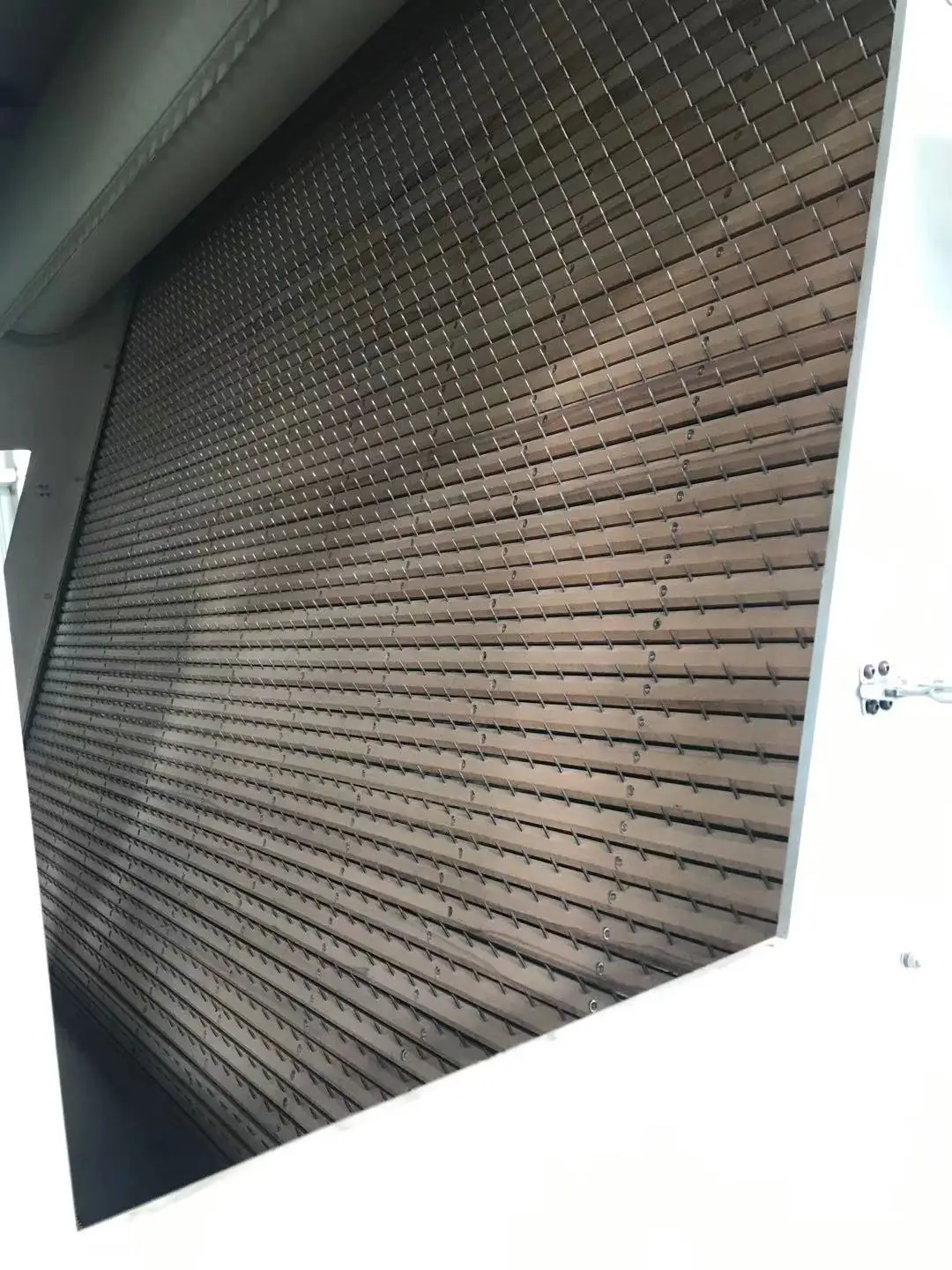 Hopper and feeder nonwoven fabric machine