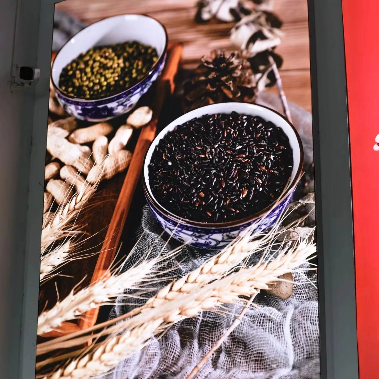 Wall-mounted ultra-thin aluminum frame LED light with tension fabric fabric picture frameless backlight box