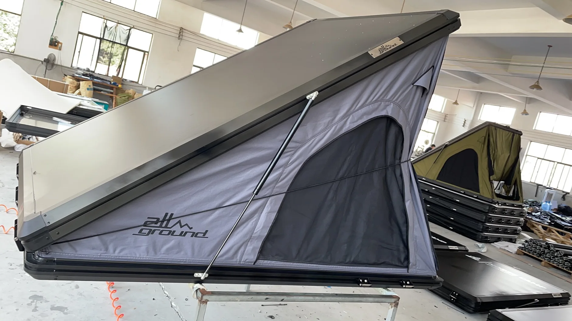 Top-Selling roof tent 4x4 offroad hard shell Roof Top Awning Tent with rack for camping