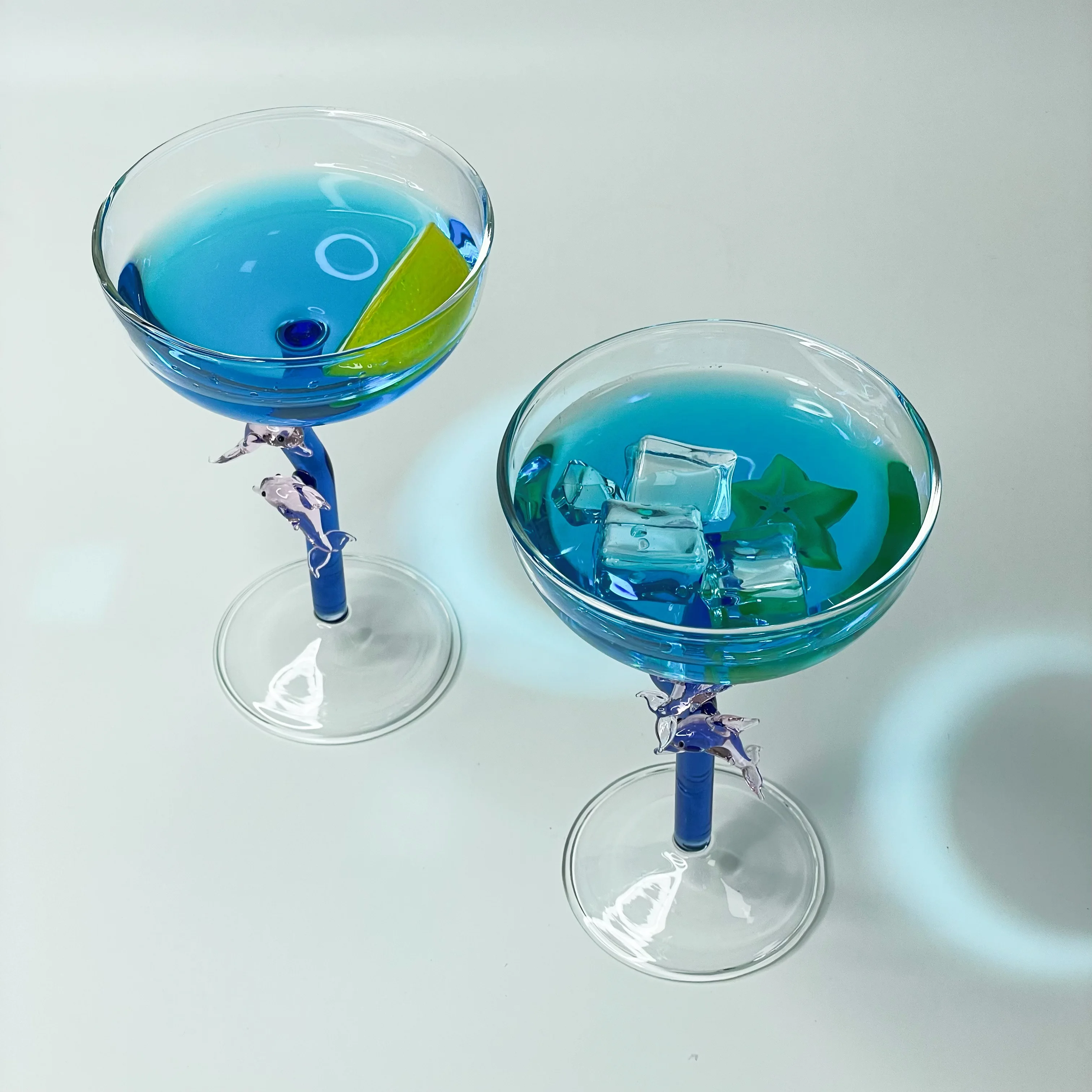 Creative Cocktail Martini Goblet Champagne Coupe Martini Glass with 3D Dolphin Animals 6.8oz Tableware Unique Bar Cocktail Glass