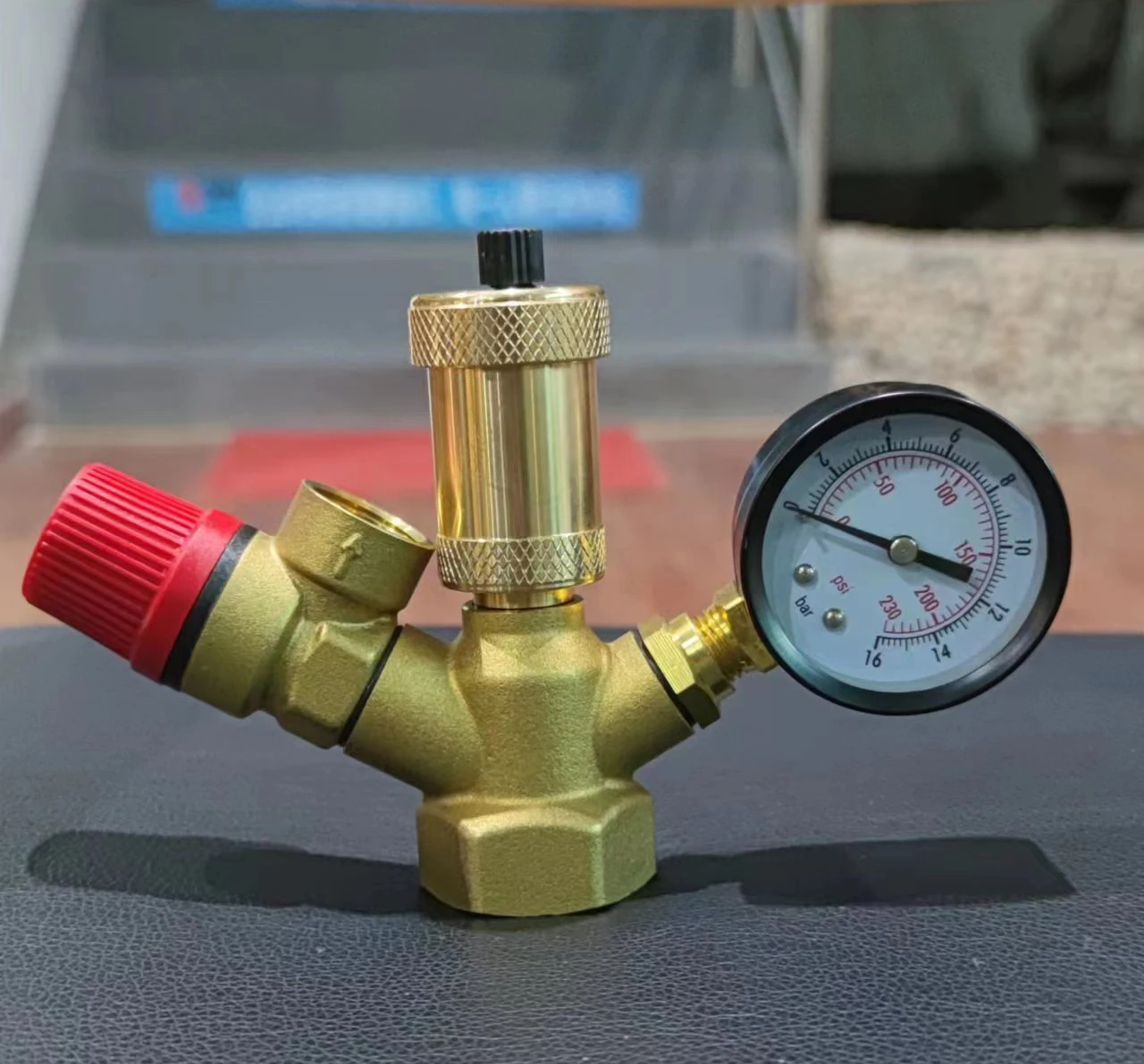 Full Bore Type Safety Valve SS316 Low Lift Lever Type Safety Pressure Relief Valve with PTFE Seal Spring Loaded Manual Valve