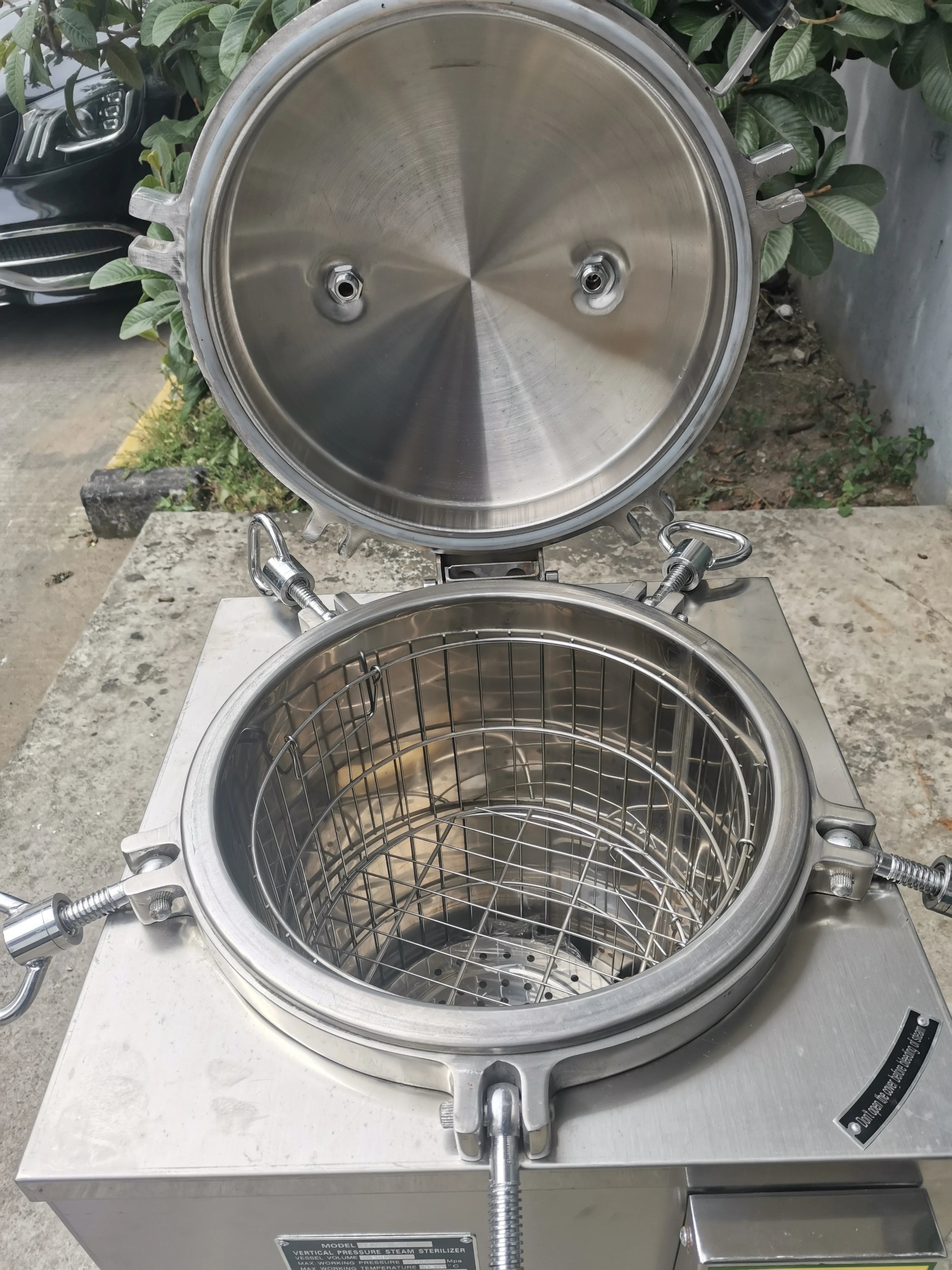 VERTICAL STEAM STERILIZER Autoclave for laboratory