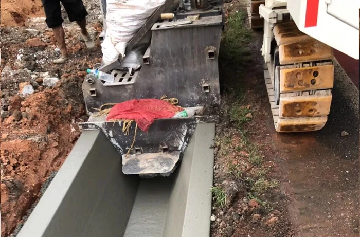 Concrete slip form paver  3 Track concrete Curb machine curbing paving machine concrete kerb machine