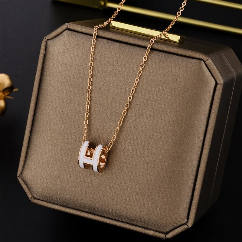 European Jewellery INS Non Tarnish Free Jewelry Red Enamel H Name Necklace Plating Rose Gold Stainless Steel Letter H Necklace