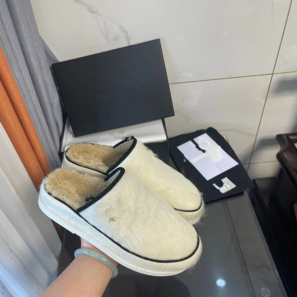 2022 New Design CC Women Winter Furry Slippers Men Cross Fur Home Slides Flat Indoor Floor Shoes Ladies Flip Flops