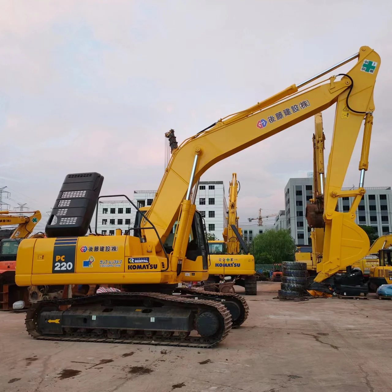 used Komatsu PC 220-7 excavator with good price excavator PC220-7 used Komatsu Excavator PC 220-7 with Good Price for sale