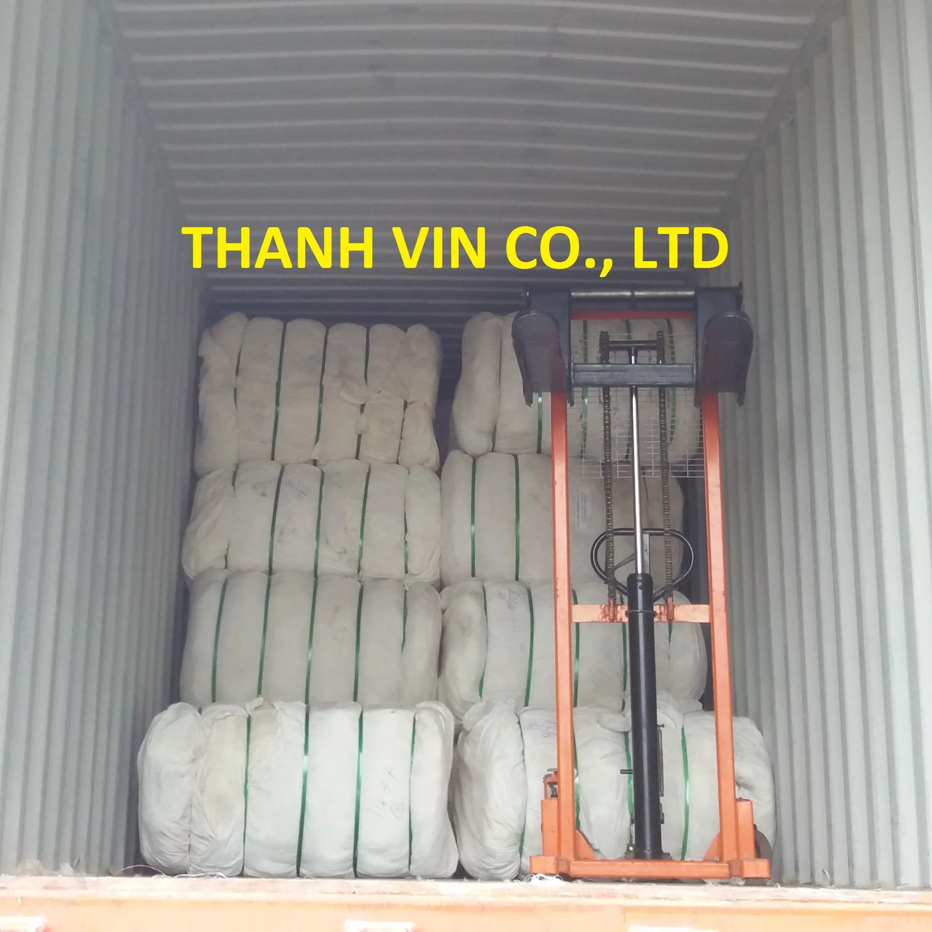 Denim fabric denim yarn textile waste for Sale Eco Friendly Cotton Blue color from Vietnam wholesaler - Ms. Mira