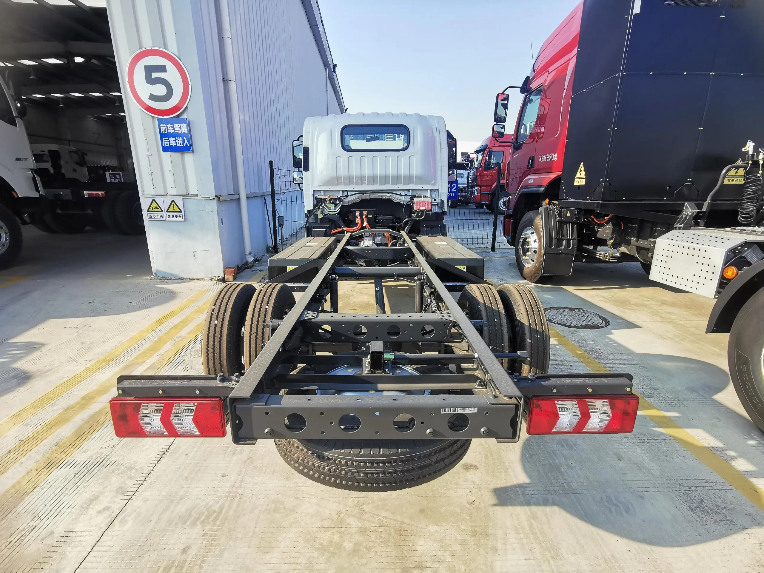 L2 4*2 Four-Wheeler box truck Wholesale Price Vehicle Customization 2022 New Energy truck electric light truck for sale