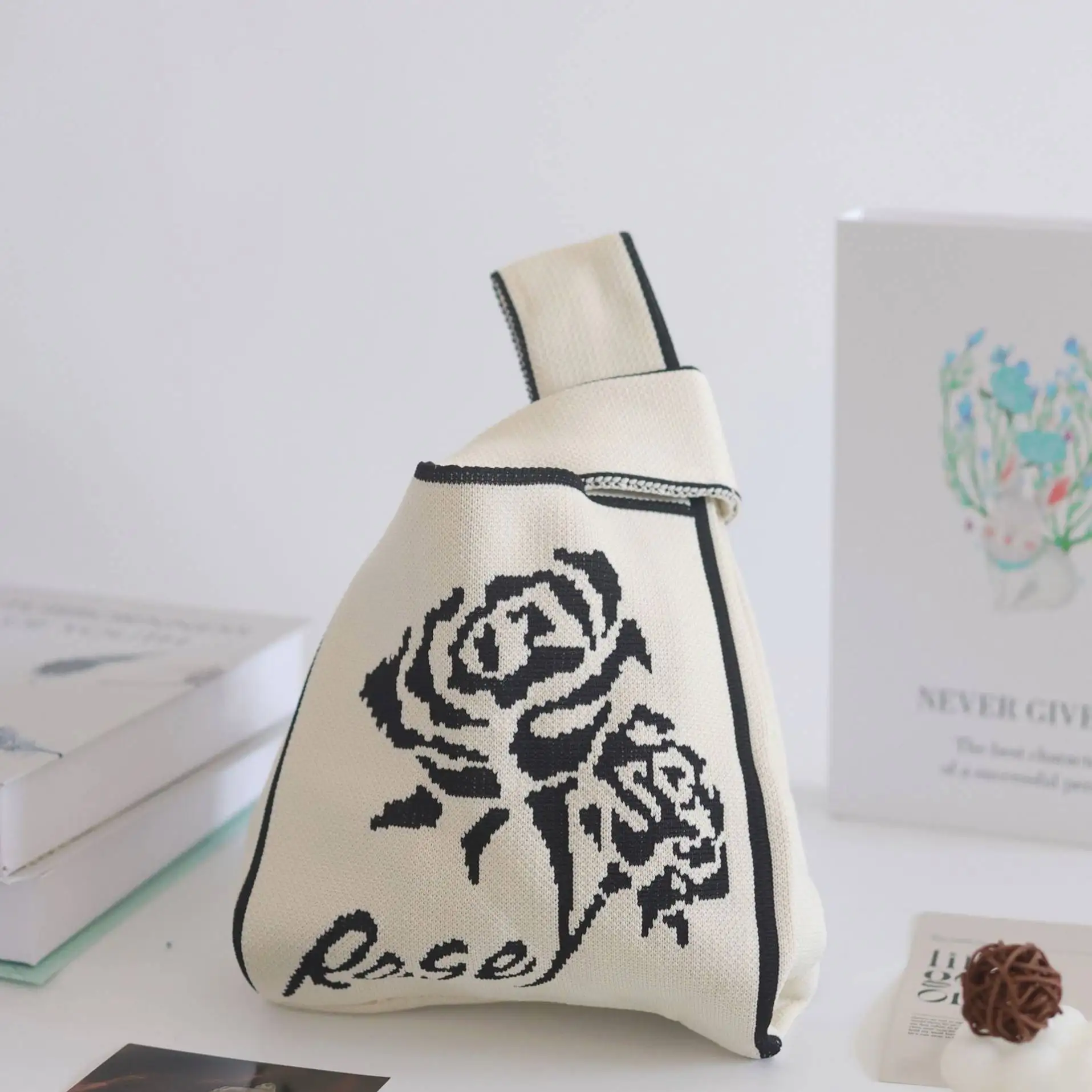 Low MOQ Fashion Luxury Flower Pattern Mini Purse Women Handbag Cute Knitted Tote Bag