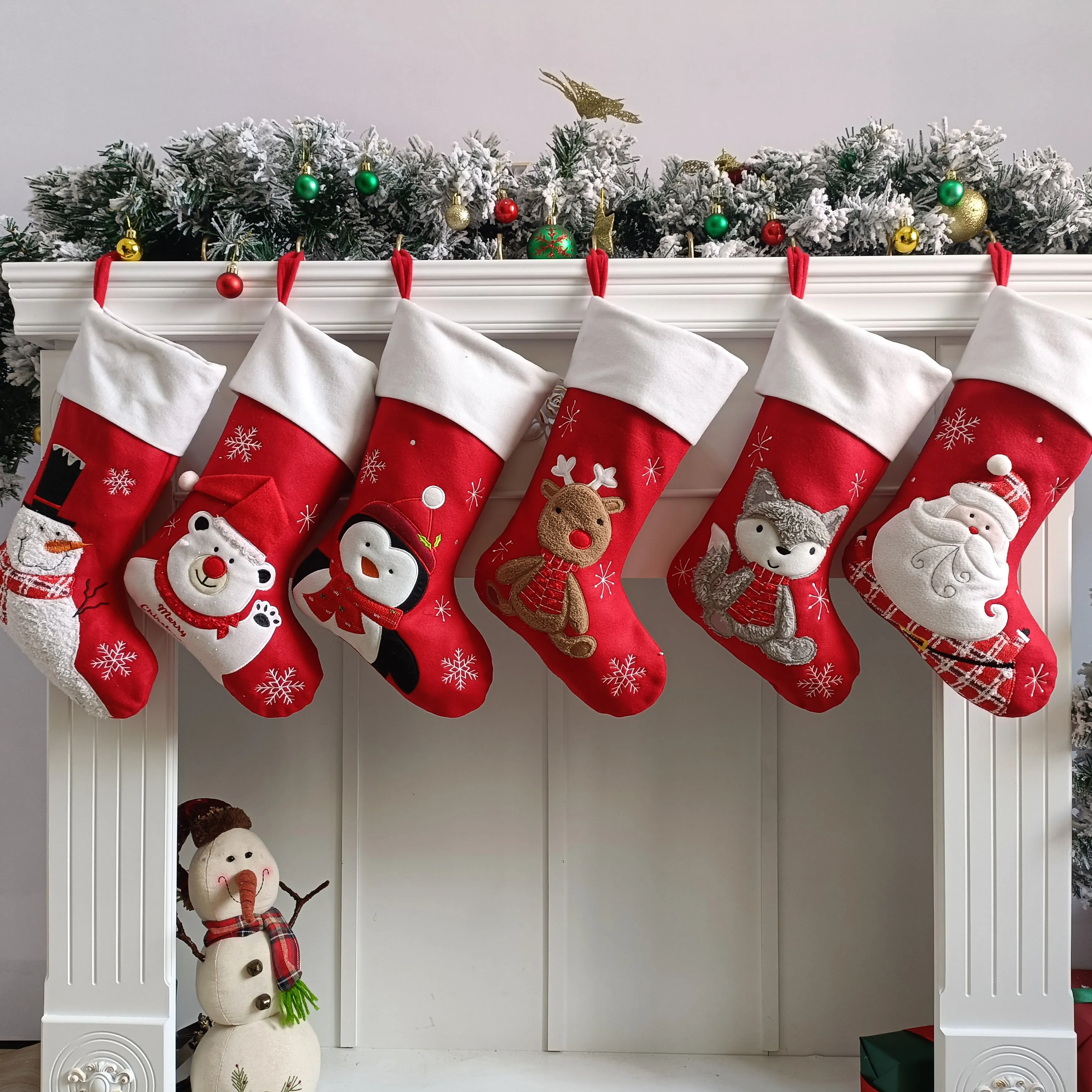 Xmas Fireplace Hanging Christmas Party Favor Decorative Red White Felt Snowmen Pattern Santa Stocking
