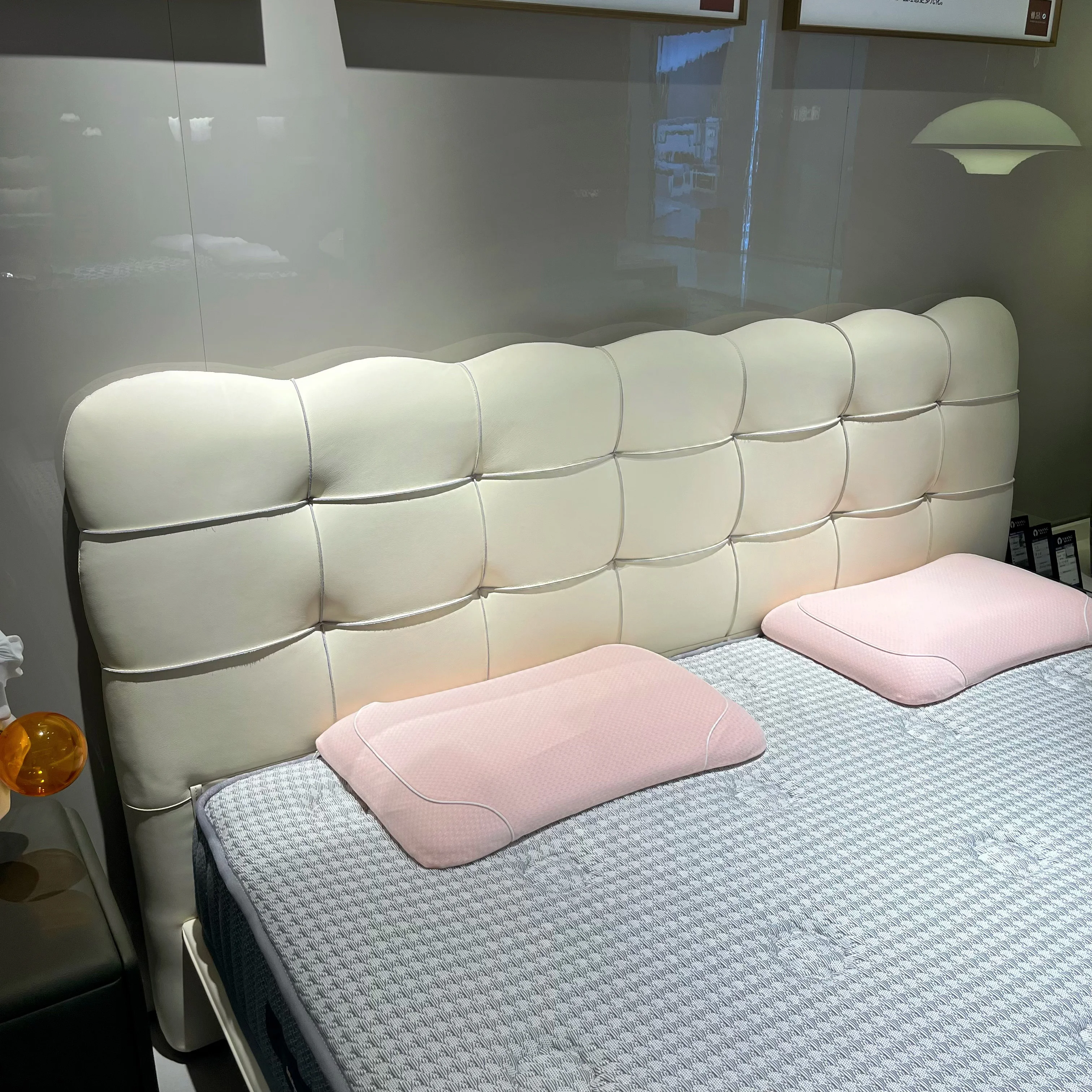 Modern Leather Lattice White Upholstered Girls Bed King Size Full Size Beds for Kids Bedroom Furniture Solid Wood Bed Frame