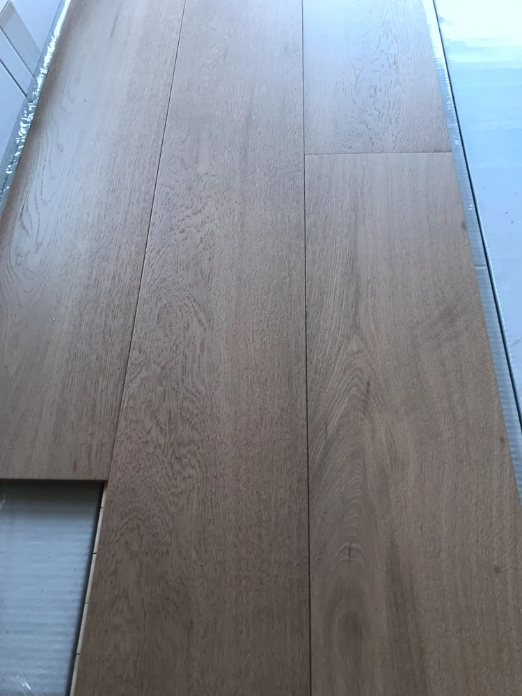 
3-layer Engineered AB Grade Wide Plank Oak Wood Flooring 
