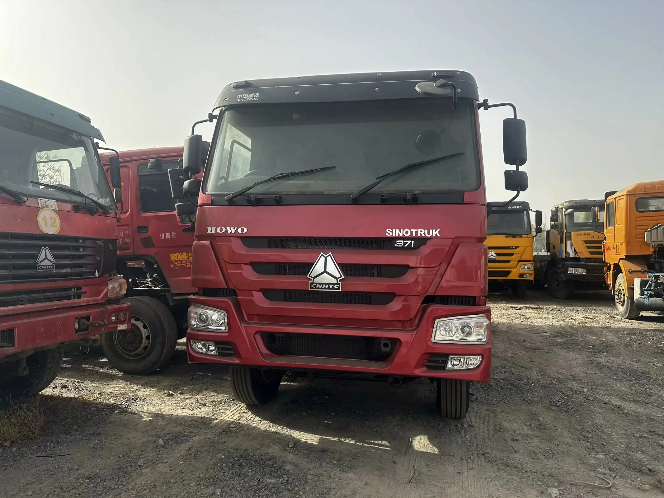 Низкая цена Howo правый или левый привод 371 375 400 420HP Подержанный самосвал 10 колес 6x4 карьерный для продажи