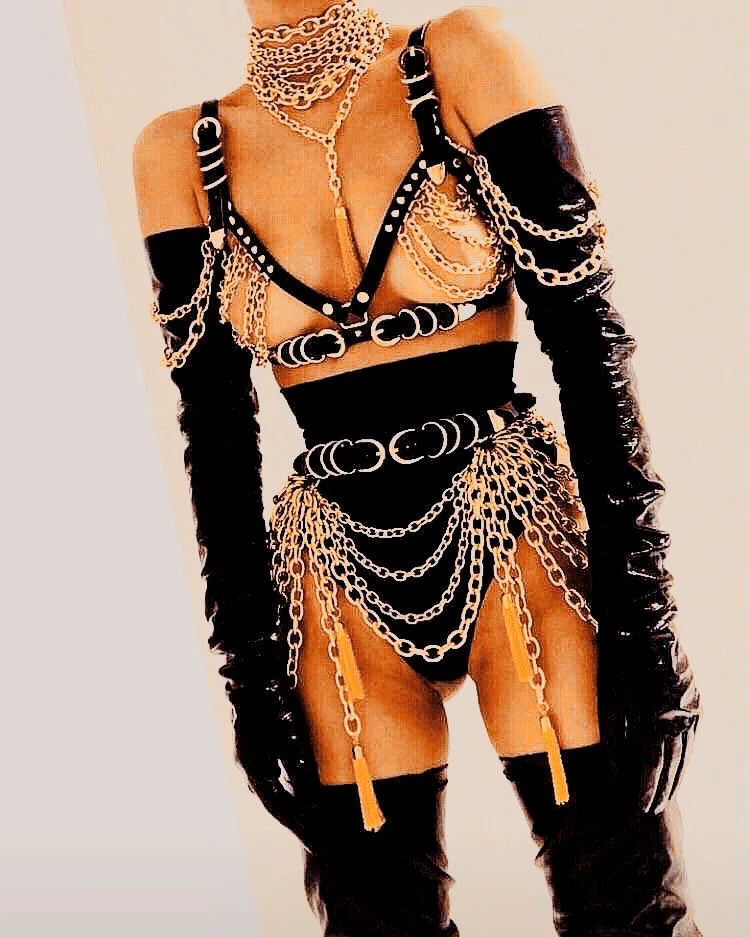 Sexy Gold Hollow Out Tassel Chains Bra Shorts Stage Performance Stripper Outfits Sets Exotic Dancewear Women Club Show Costume