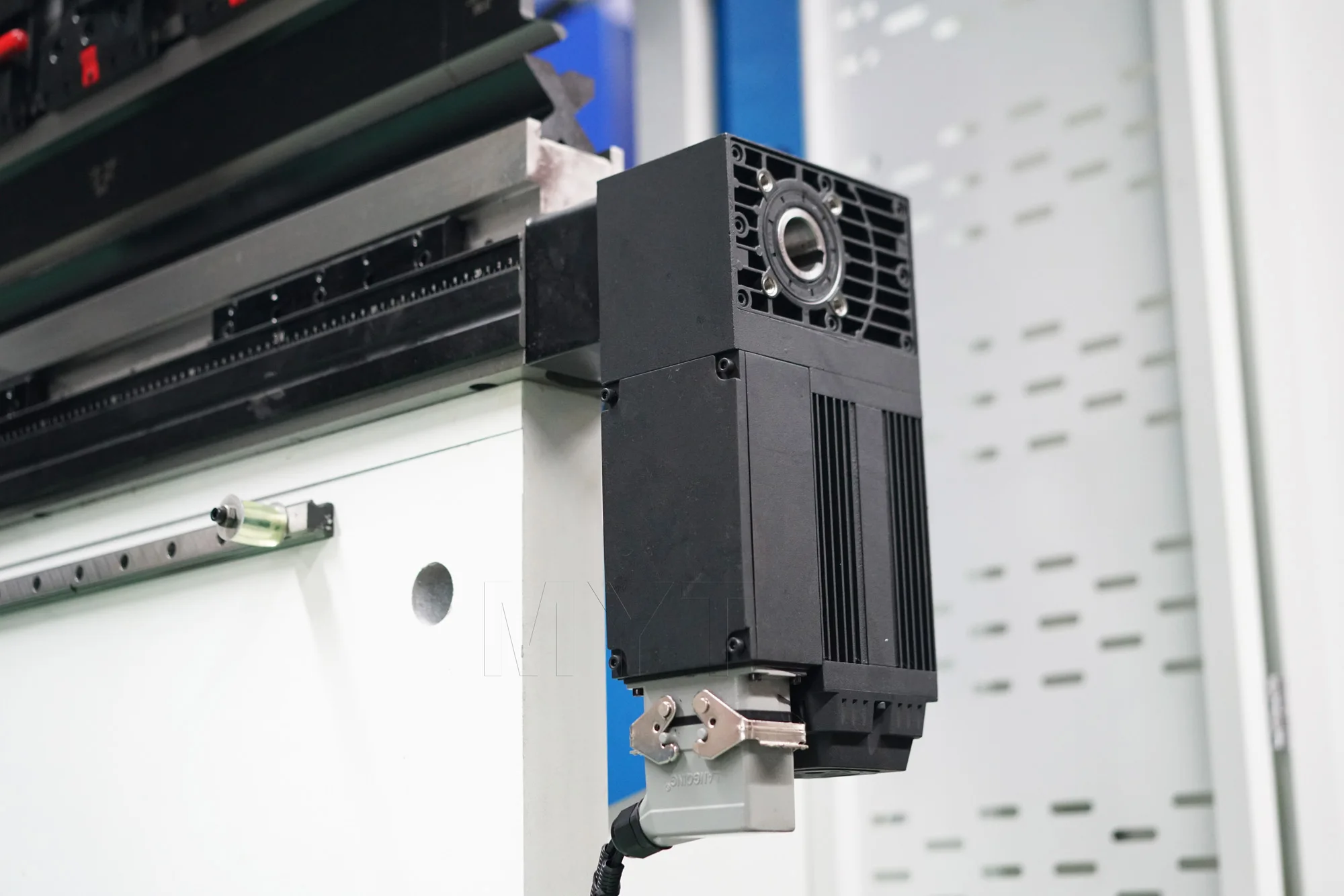 MYT Hydraulic Press Brake 4 Axis Metal Steel Sheet Plate Servo Motor Bending Machine CNC Delem DA53T Electric Press Brake