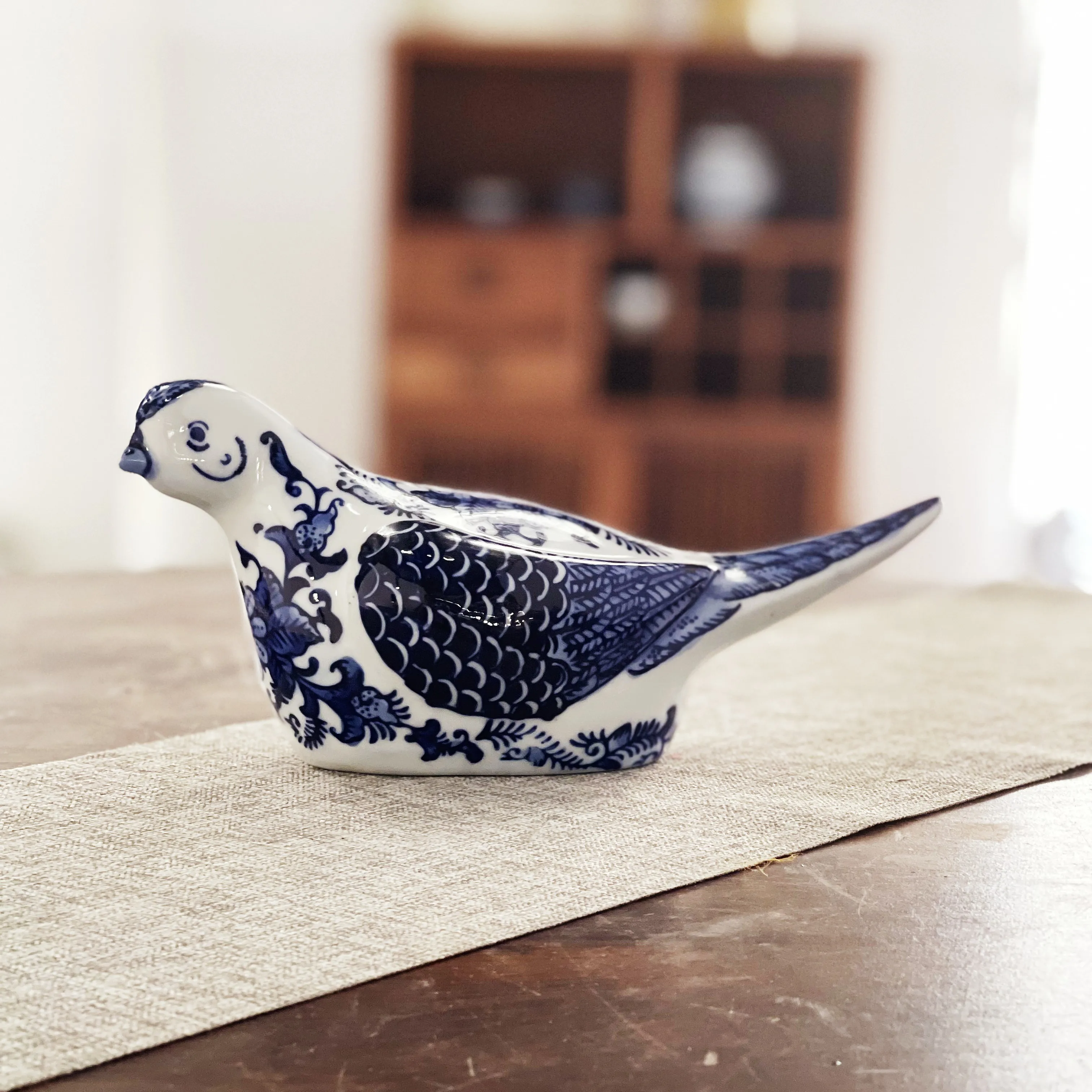 Artistic Home Cute Blue White Ceramic Birds Pigeon Sculptures Statues Bohemian Style Decorative Ceramic Art Animals High Grade