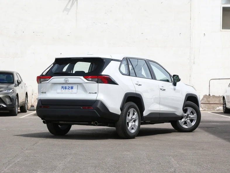 Бензиновый автомобиль Toyota RAV4 5 мест внедорожник экспортный