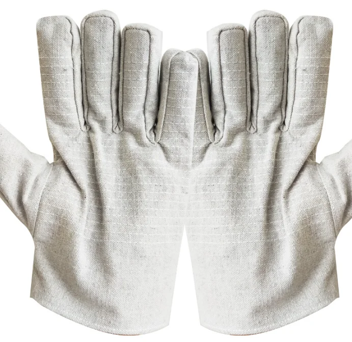 Белая ткань, полностью обшитая 24-нитевыми защитными тканевыми перчатками для различных видов труда