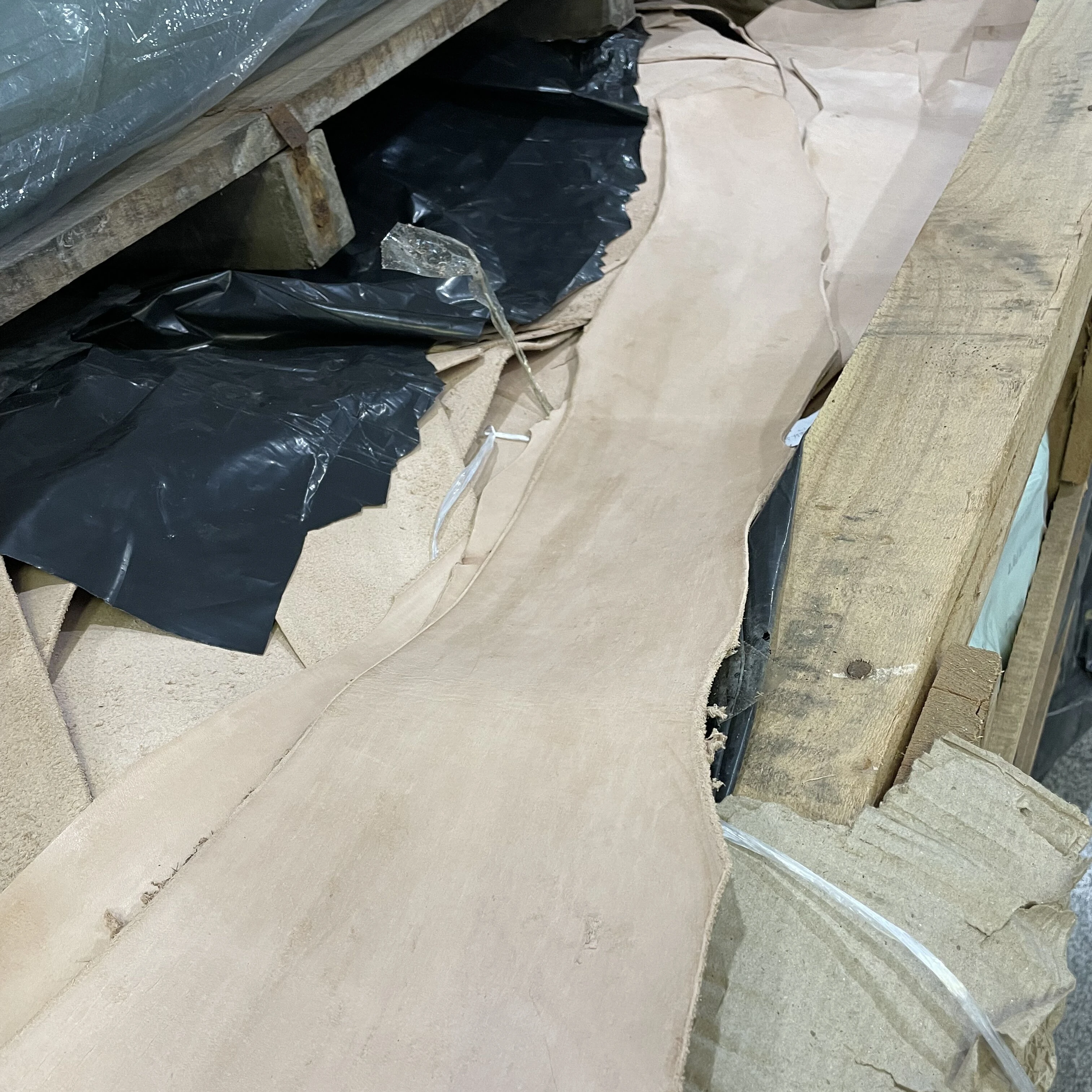 Imported top layer cowhide tree cream brisket strips Vegetable tanned leather Hot selling spot goods Genuine leather