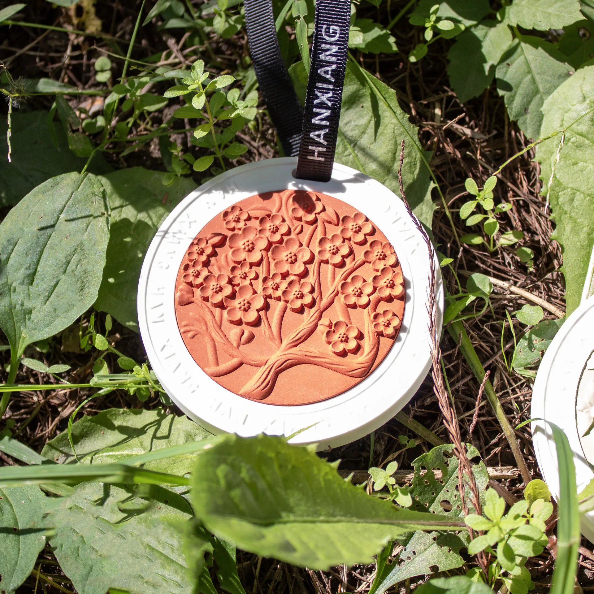 aromatherapy plum blossom fragrant stone advanced plaster pendant solid aromatherapy wax tablets deodorant lasting fragrance