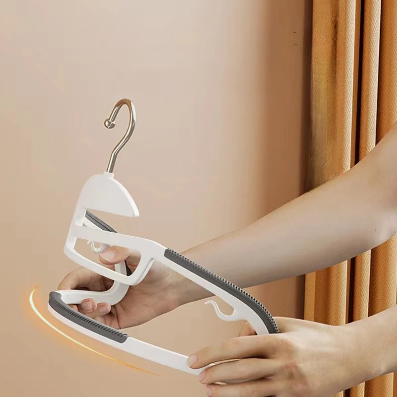 Hot online, classic modern hanger Laundry Plastic Clothes Hangers Bulk Non-slip Thin Slim Plastic Hangers With 360 Rotating Hook