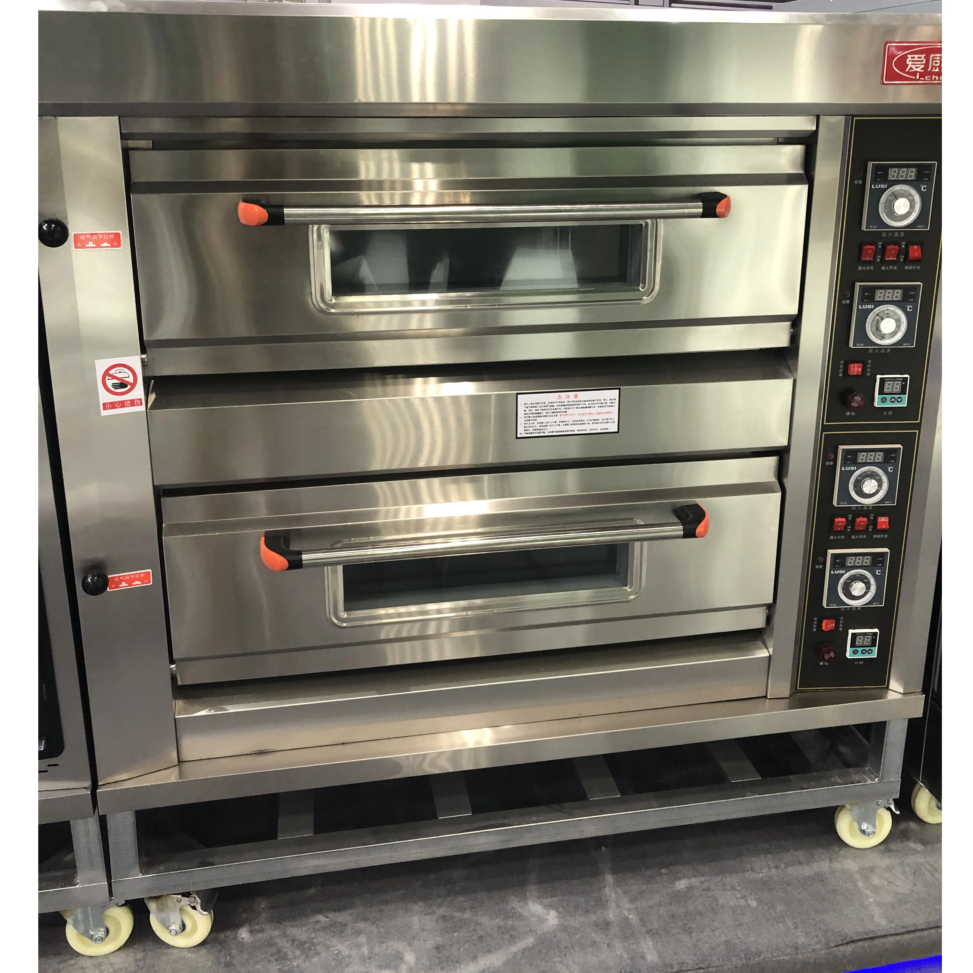 Commercial bread making machine gas oven 2 deck 4 trays bakery oven for restaurant , electric baking ovens for sale