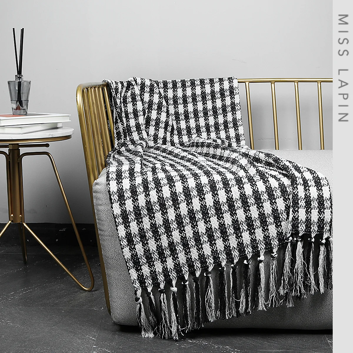 Interior Design Bedding Runner Throw Black and White Plaid Sofa Bed Decorative Woven Blanket with Tassels