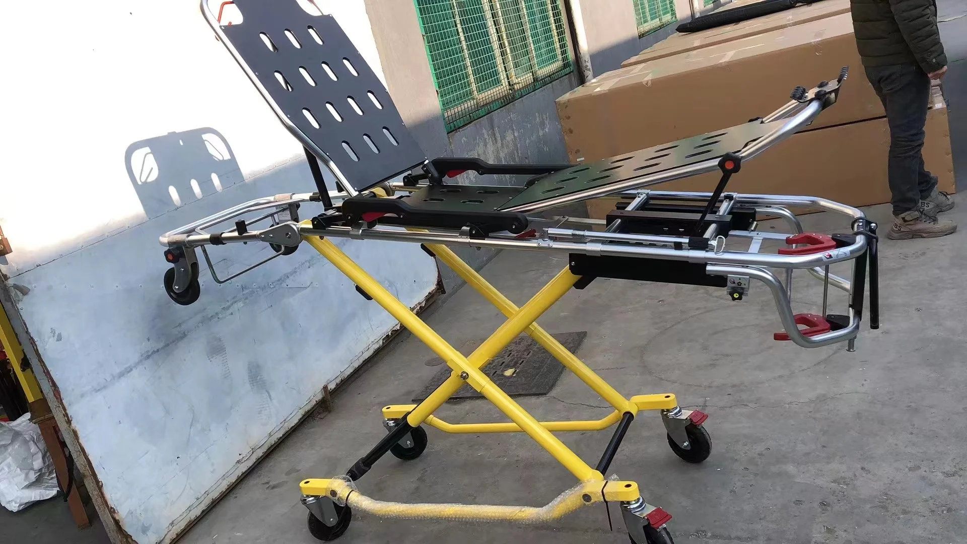150mm Castor Aluminum Alloy Stretcher For Ambulance With Height Adjustable Backrest Folded