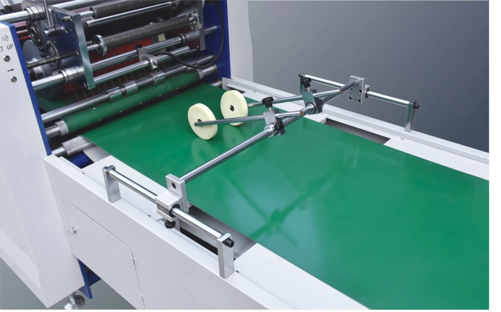 China Manufacturer Full-automatic High Speed Window Patching Machine for Tissue Box Medicine Box and Shirt Box