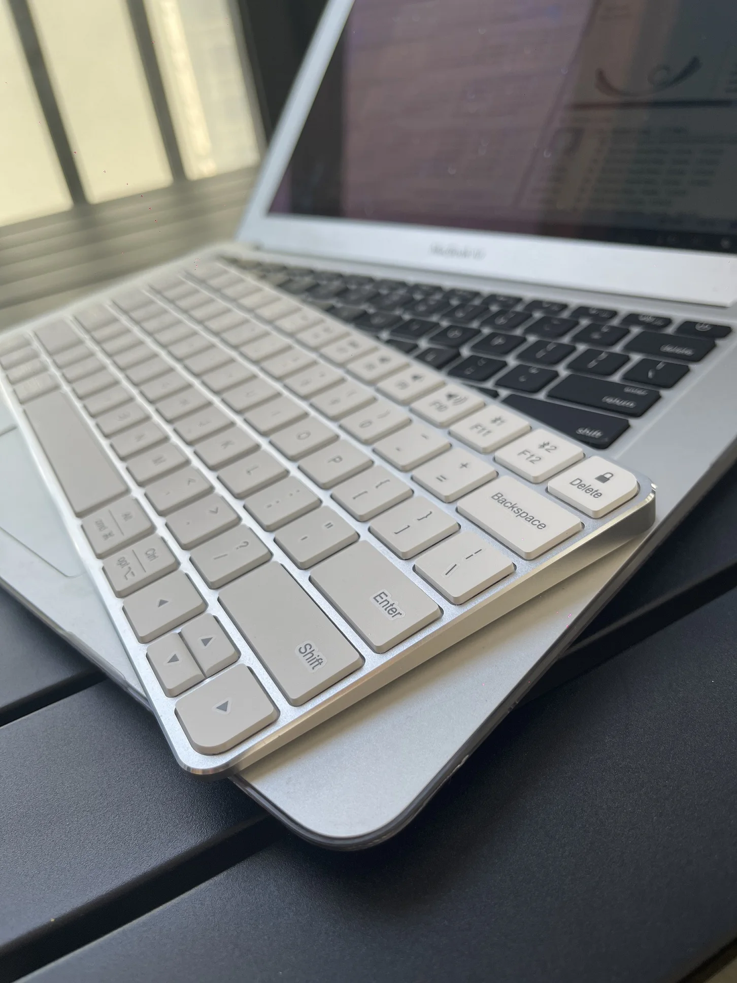 100% brand new rechargeable wireless Magic keyboard for Mac IOS android tablet keyboard