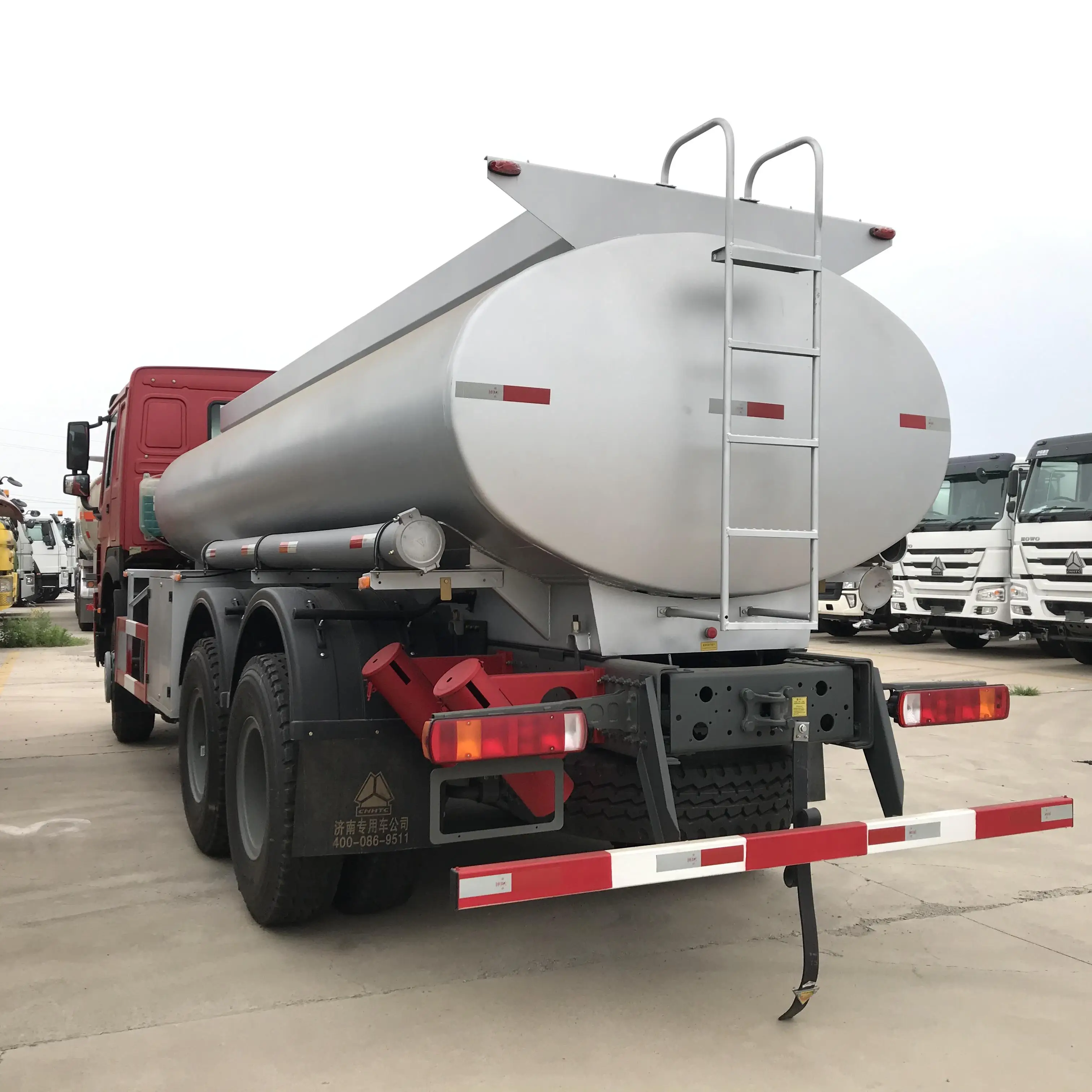 Топливный Танкер SINOTRUK HOWO 6X4