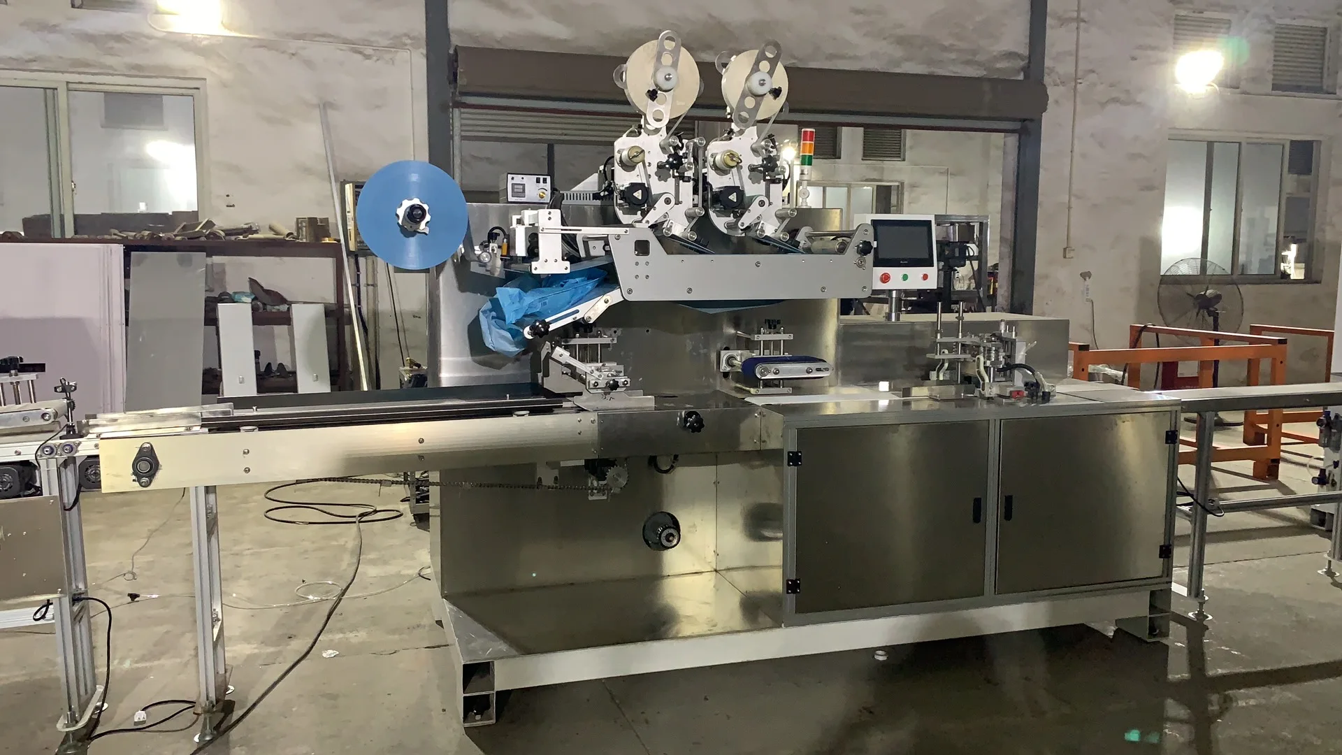  Полностью автоматическая упаковочная машина для влажных салфеток больших упаковок здоровья и гигиены влажной бумаги