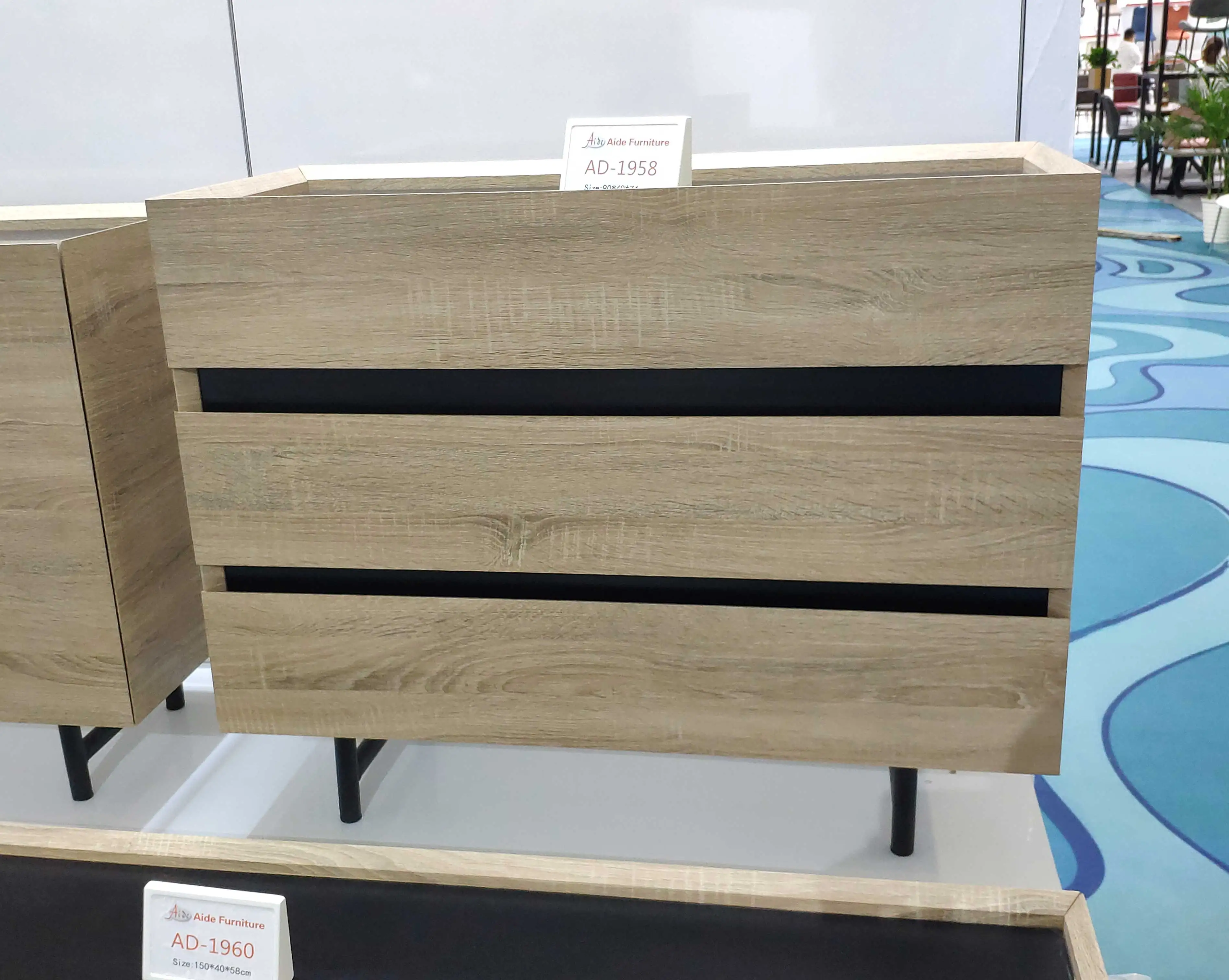 Customized Wholesale bedroom Room Solid Wood Cabinet 3 drawers storage Dresser Wooden Chest of Drawers with Metal Legs