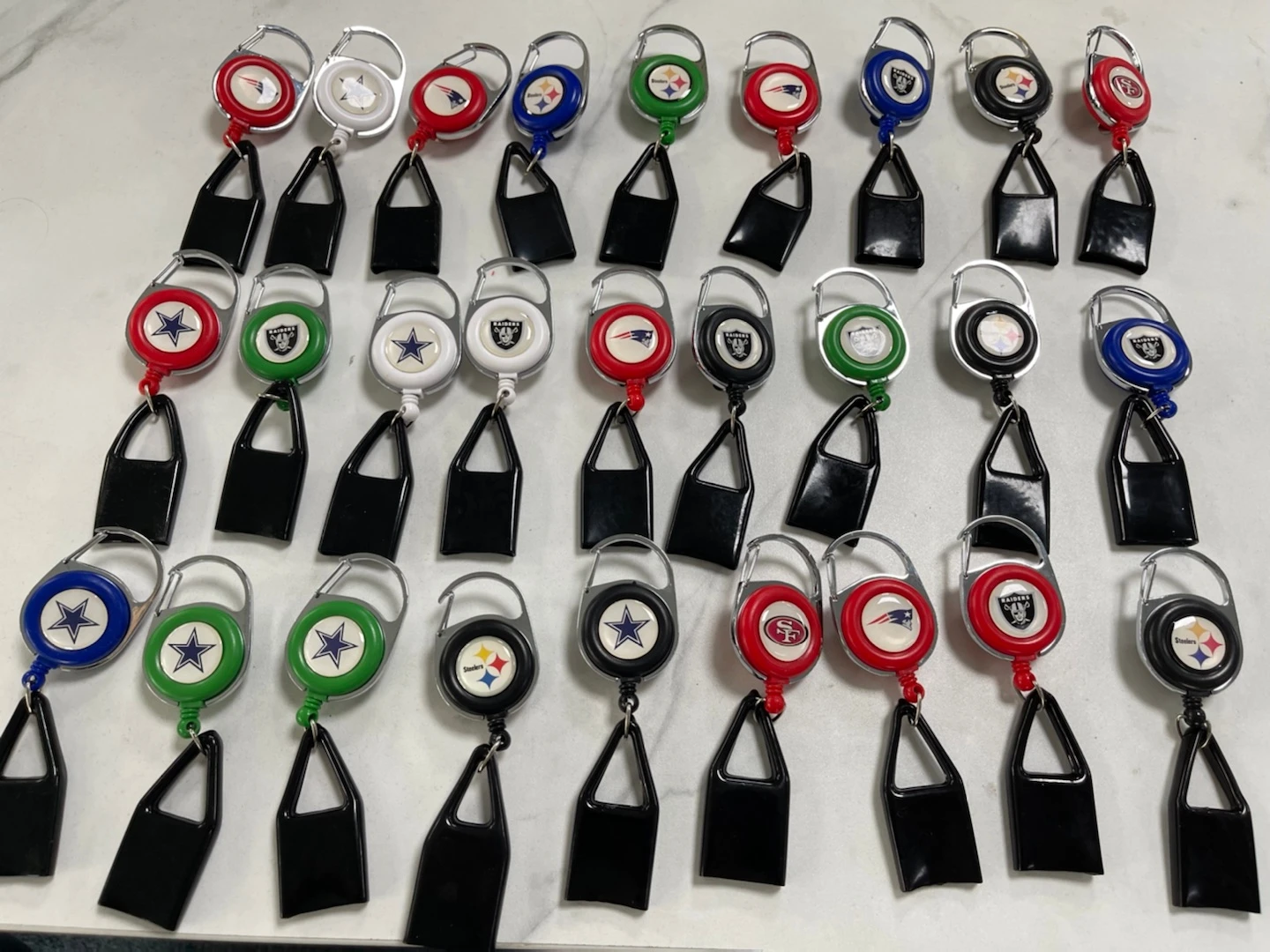 Hot Sale Premium Creative Custom Plastic Lighters Prevent Loss Pull Out Retractable Clip Keychain Lighter Holder