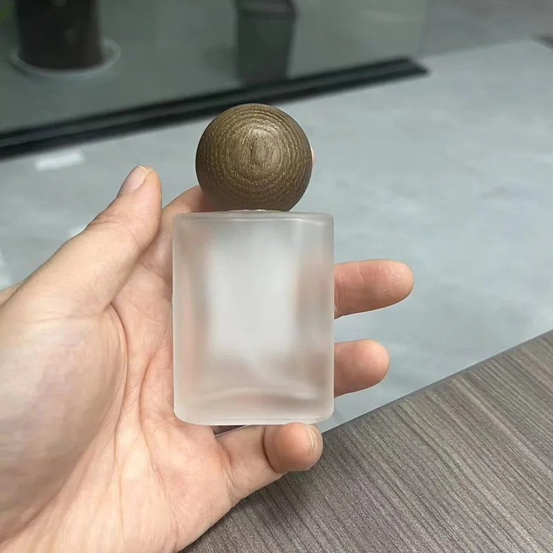 Empty Smokey 30ml Refillable Glass Perfume Spray Bottle With Wooden Cap