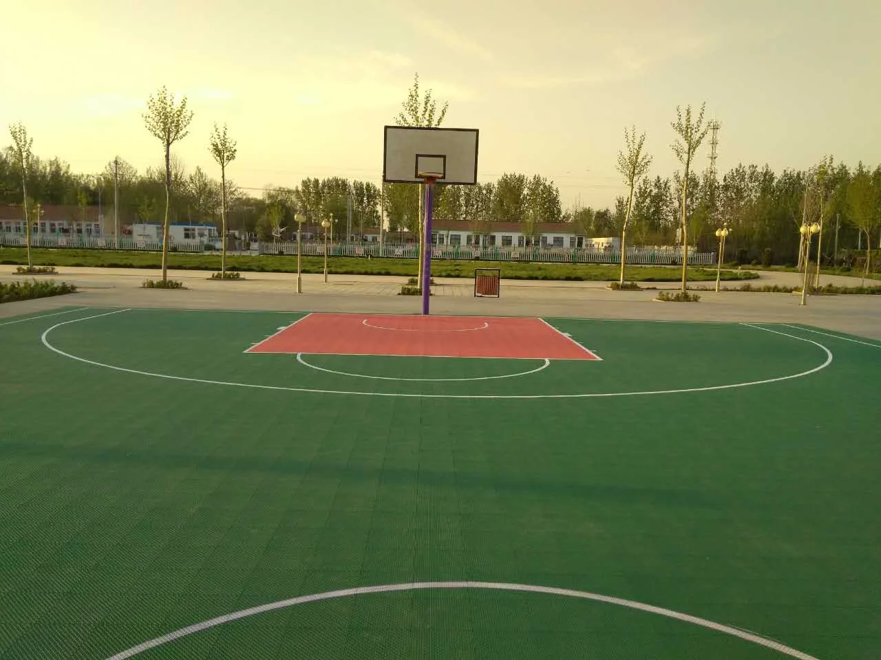 Интеллектуальный полипропиленовый соединенный переносной материал для спортивной площадки, пластиковая плитка, Временный баскетбольный пол для улицы