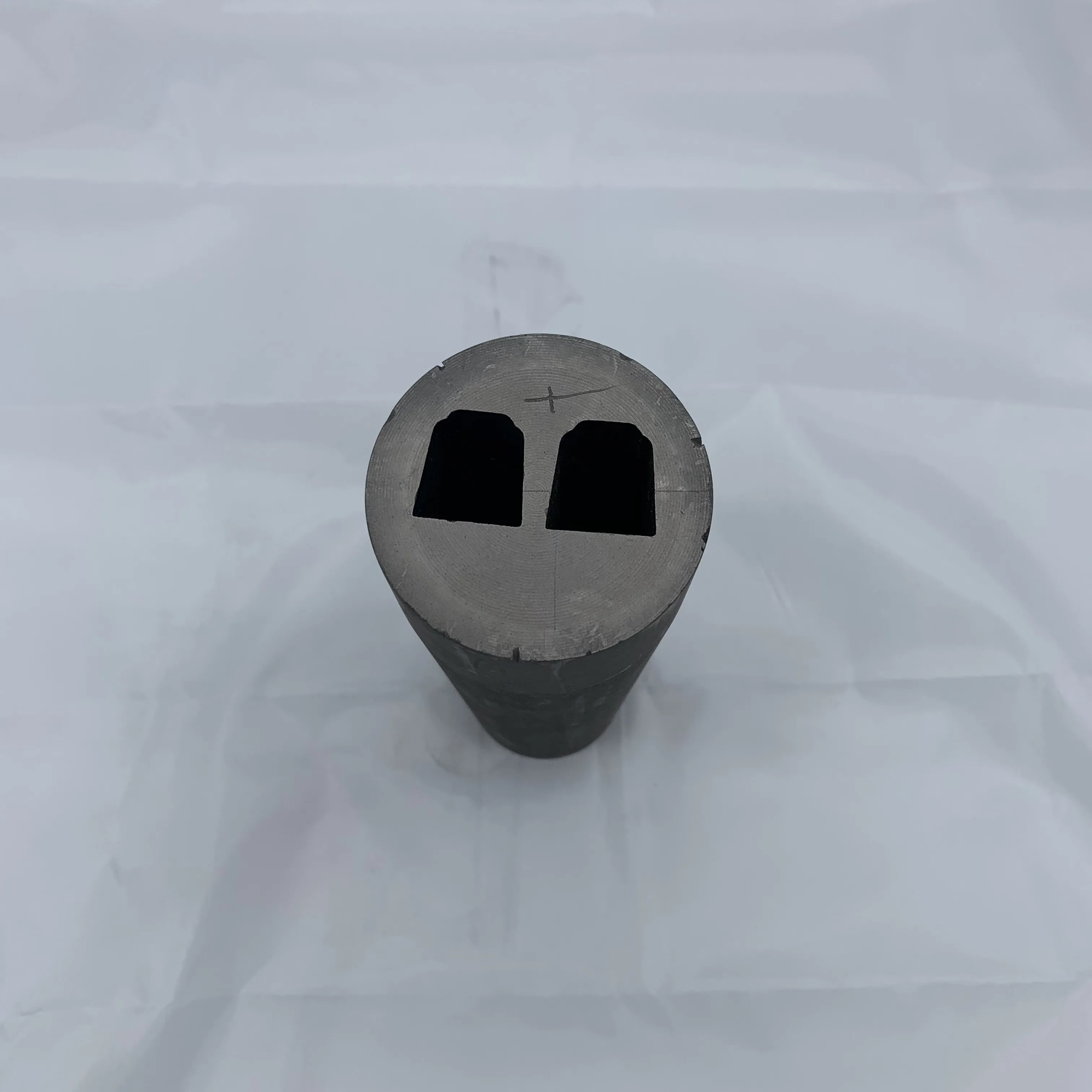 
High-precision casting quality control of two-hole prismatic graphite mold 