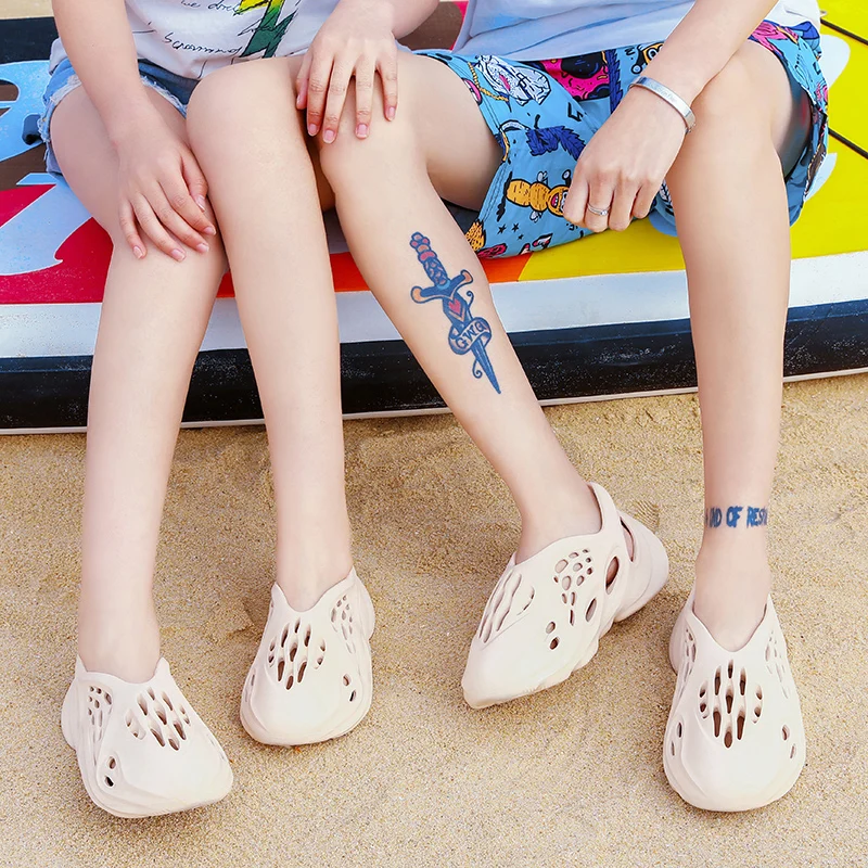 New Summer Men Beach Sandals Sneakers Foam Runners Couple Soft Flip Flops Men Sports Shoes Men Clogs Shoes Flat Slides