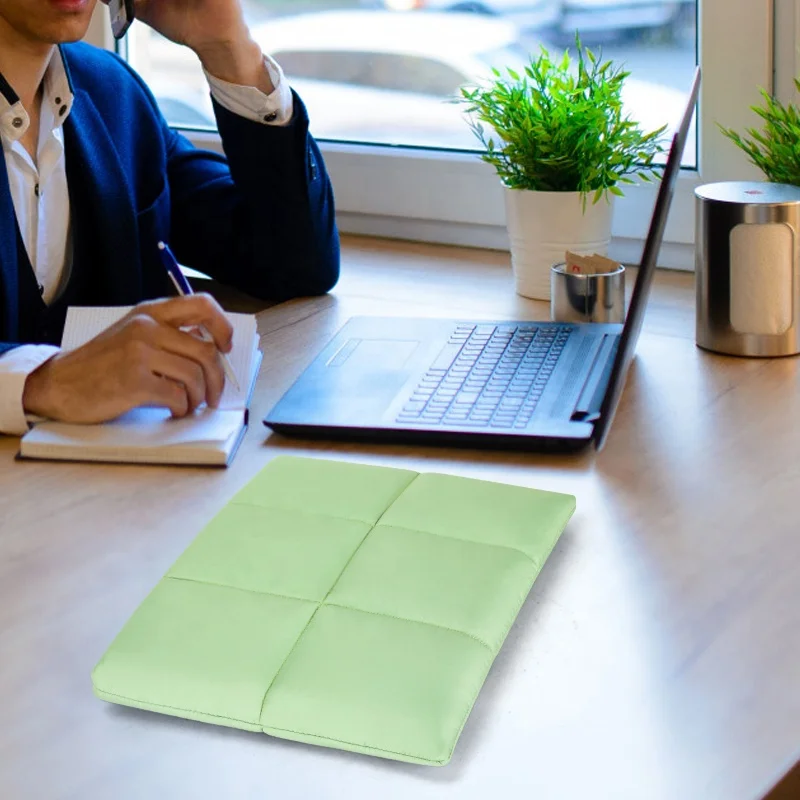 Women Lovely Light Green Windbreak Polyester Material 360 Degree Fleece Fully Protection Quilted Puffer Laptop Carrying Case