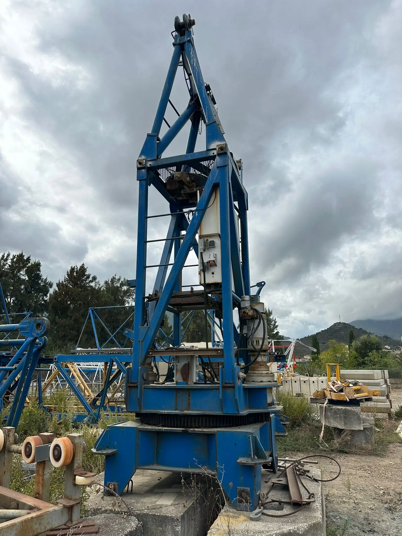 Wholesale High Efficiency Durable Used Tower Crane Truck For Sale Comansa 10Lc140 European 8 Tonne scaffolding for construction