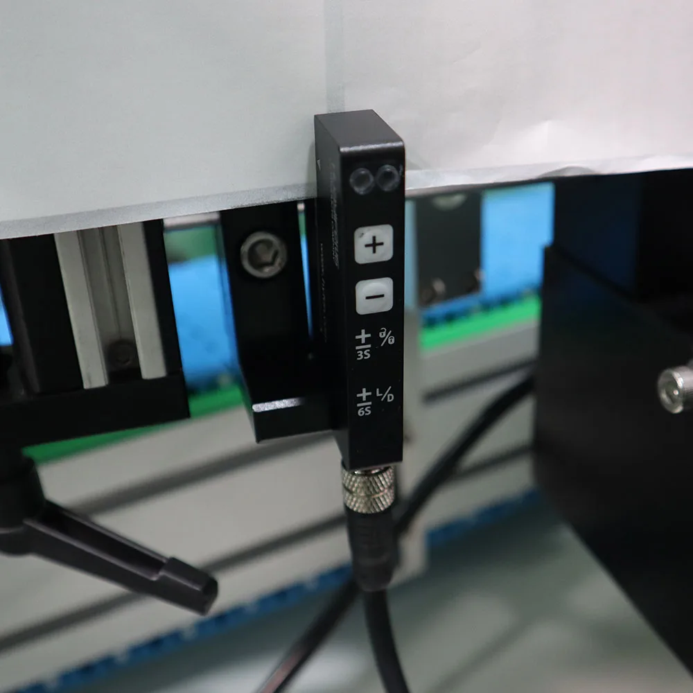 GOSUNM Automatic Sticker Can Jar Tin Labeling Machine Glass Plastic PET Round Bottle Labeling machine