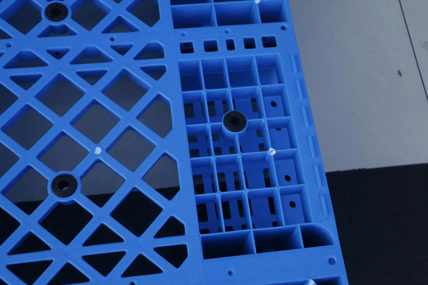 NEXARA Hot Sale Eco-friendly HDPE Euro Pallets 1210*1200*150mm Flat Surface Three Runner Heavy Duty Plastic with 4-Way Entry