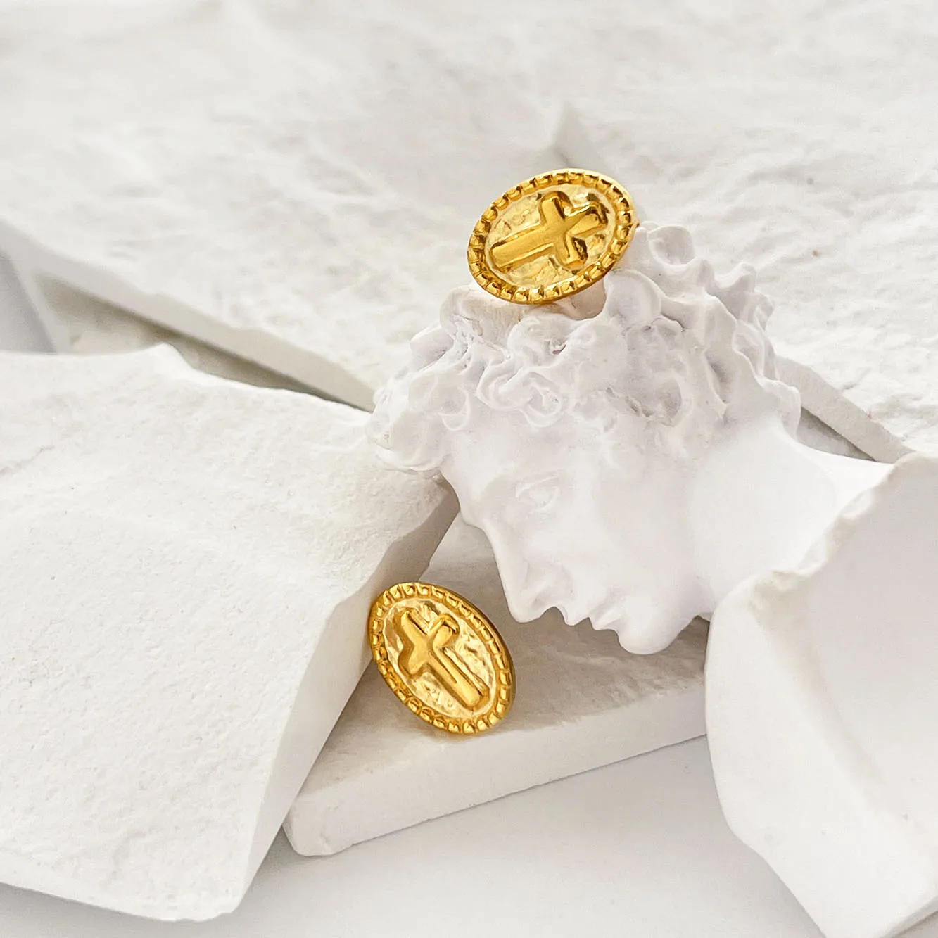 E0206 Vintage Dainty Oval Cross Relief Snake Cartilage Stud Earrings Women Gold Oval Earrings With Symbol Serpent Stud Earrings