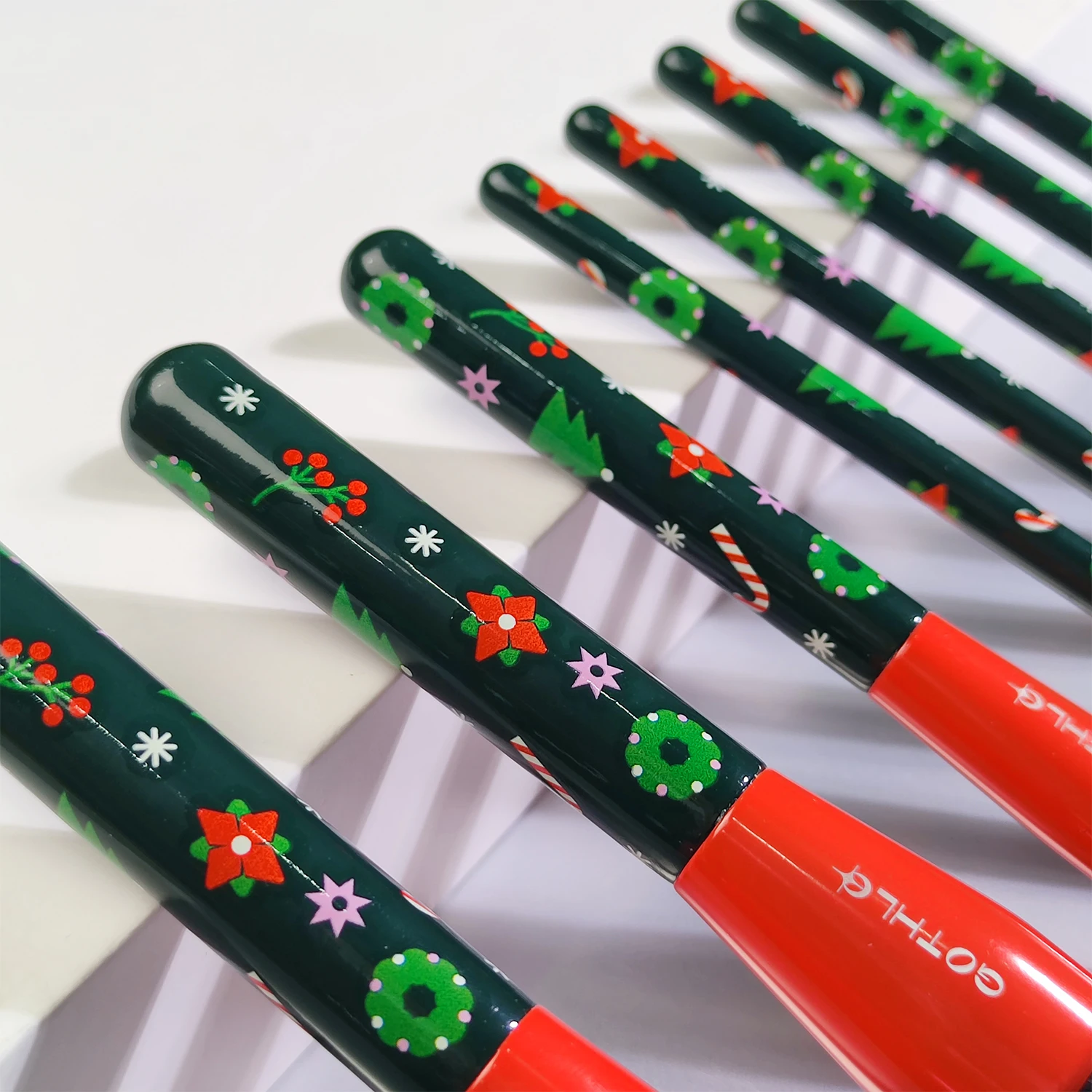 Gracedo Xmas edition makeup brushes 8pcs red and green Christmas charm brushes set makeup brushes