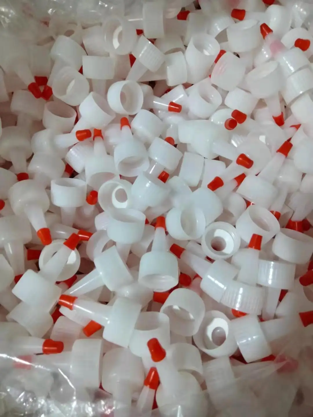 Natural-color Spout Cap with Tip Cap and Aluminum Pressure Seal Liner 24/410