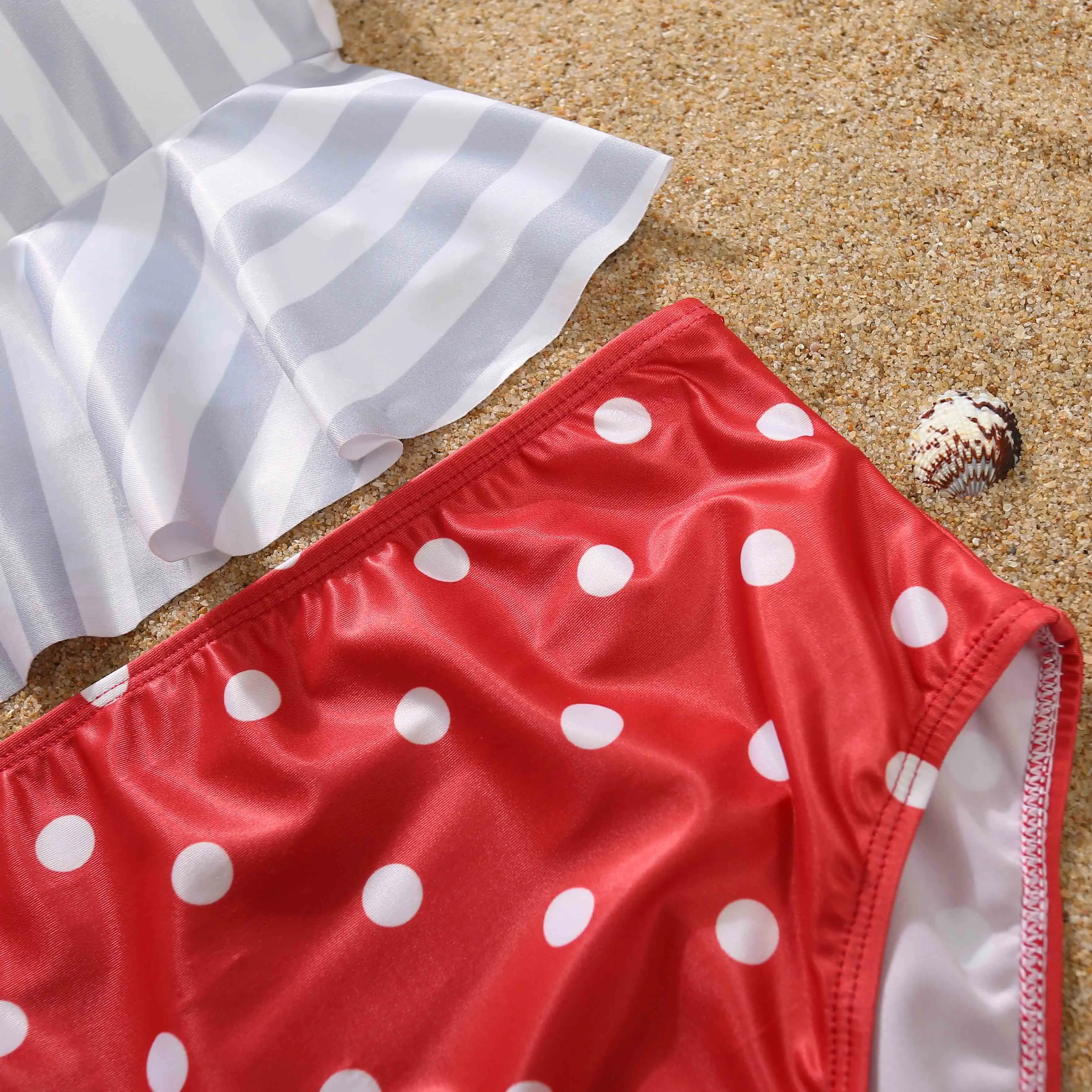 
Beach Swim Wear Women Kid Boy Baby Girl Clothes Family Matching Swimwear Bikini Mommy and Me Printed Dot Baby Swimsuit Summer 