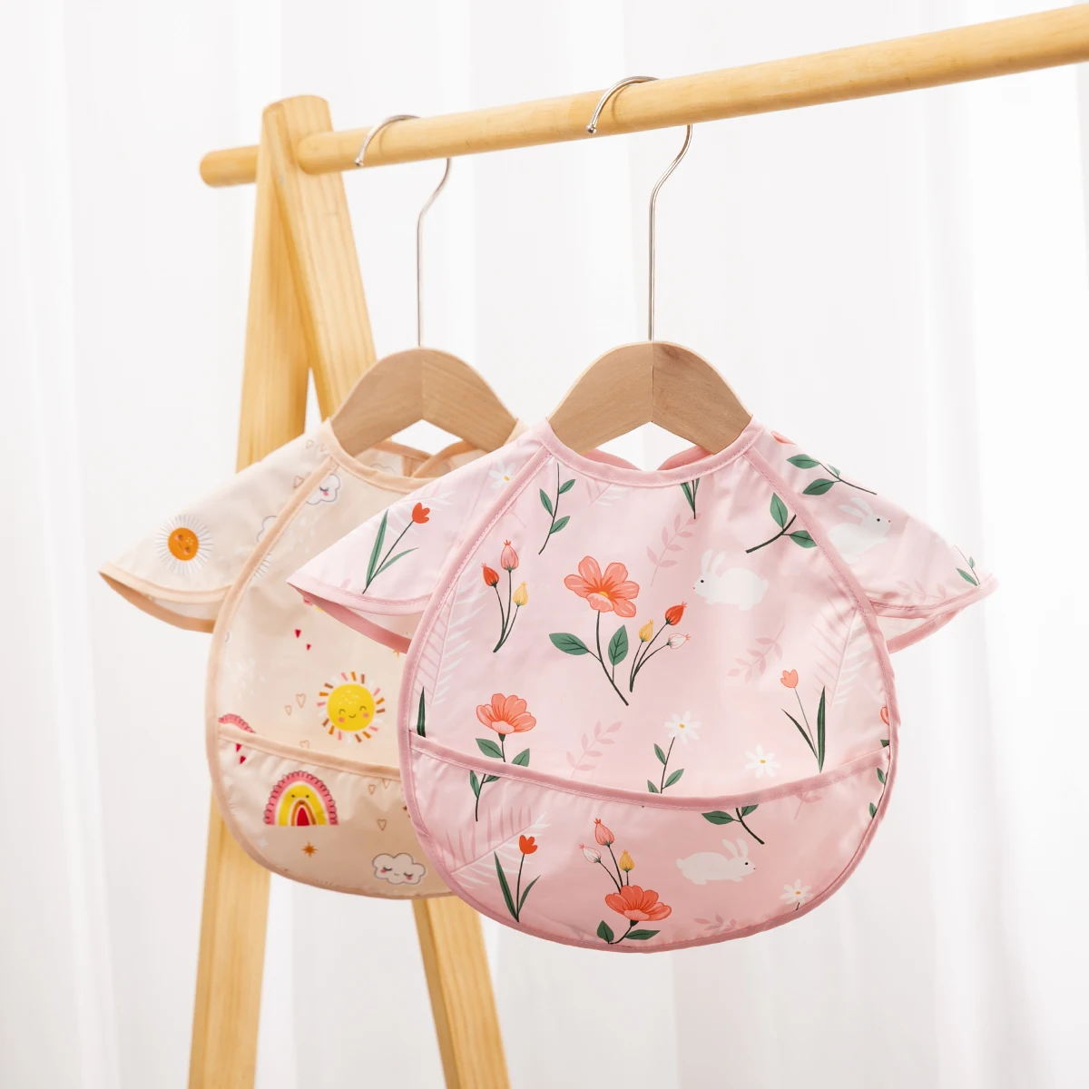 New Arrival Portable Polyester Twill Fabric TPU Bottom Little Flying Sleeves Waterproof Feeding Baby Bibs