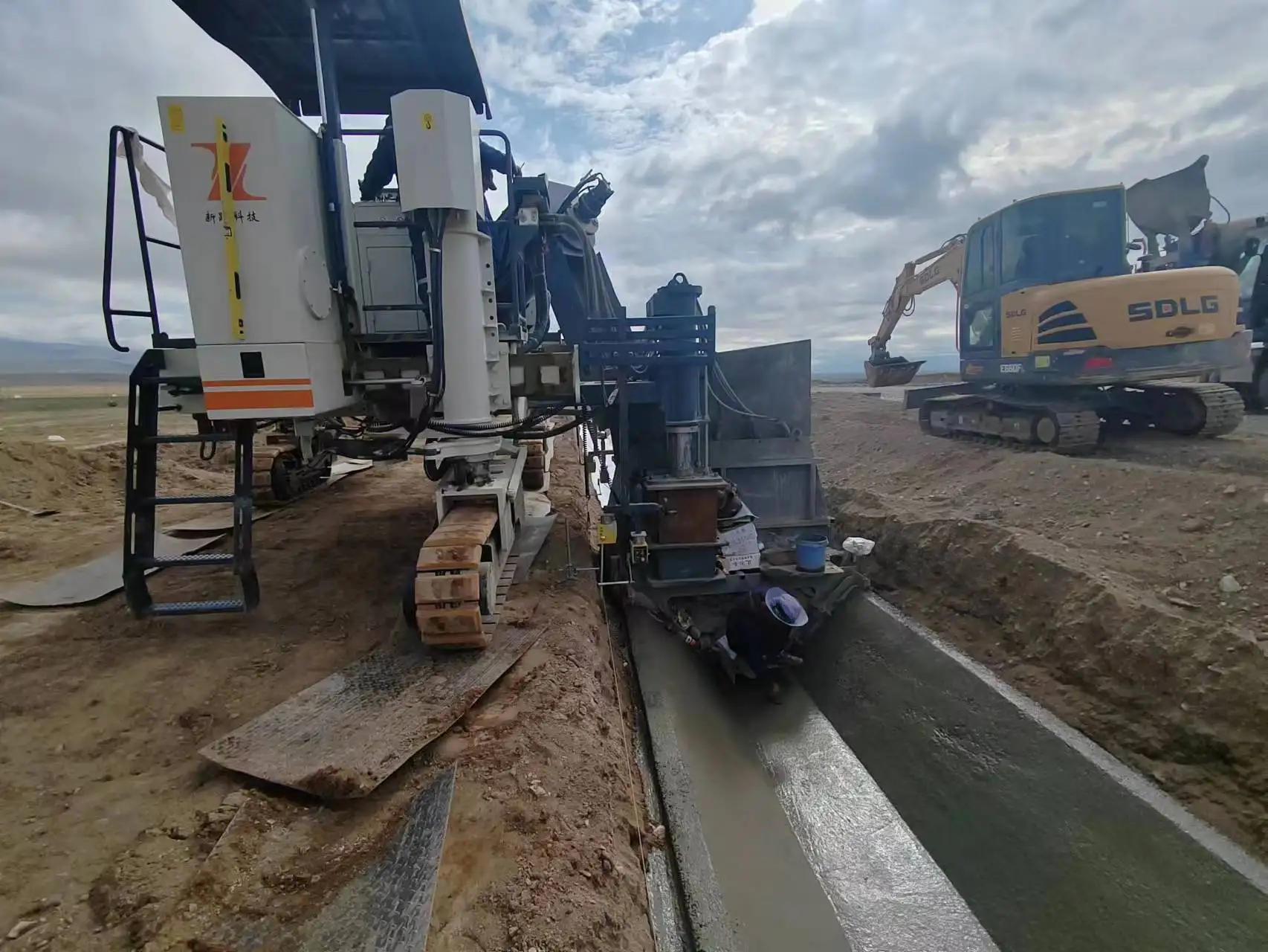 NC1300s Concrete Slip form Paver Machine Road Curb Slipform Machine Kerb Stone Making Machine CNC