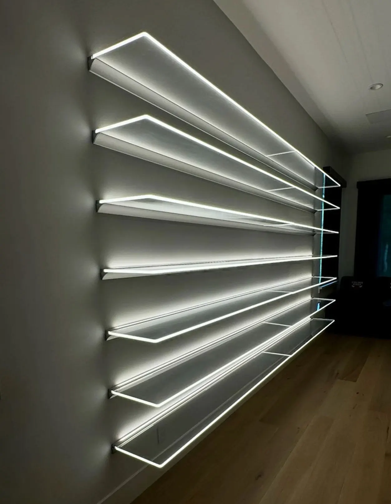 Custom Clear Plexiglass Display Shelves with Light for Home Store Marketing Display