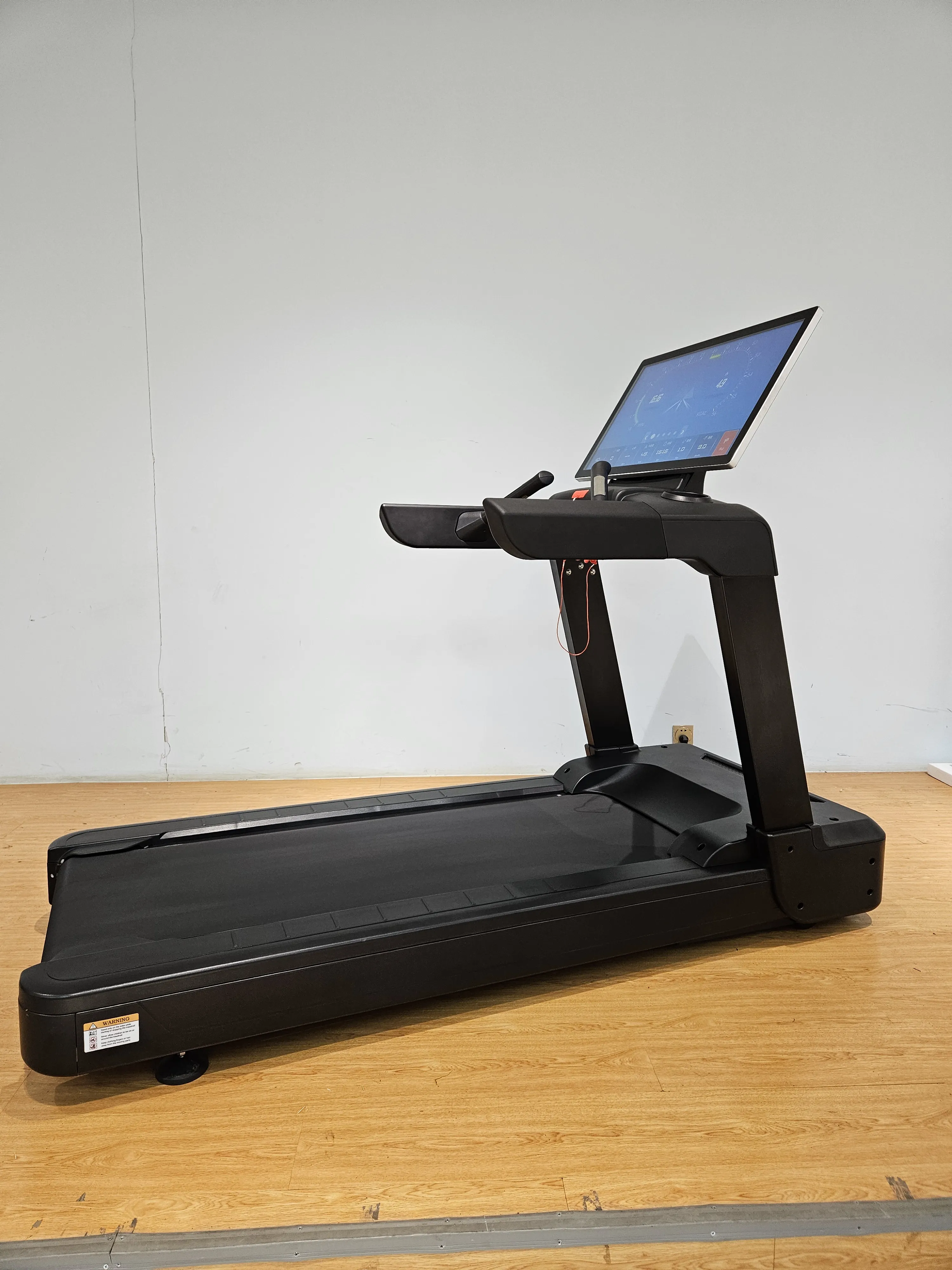 LZX-L30 Commercial Use Gym Equipment Indoor Touch Screen Running Machine For Body Exercise